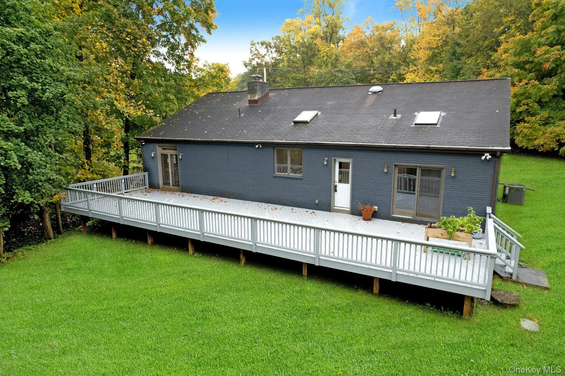 Oversized deck with year access. Oversized deck with year access.