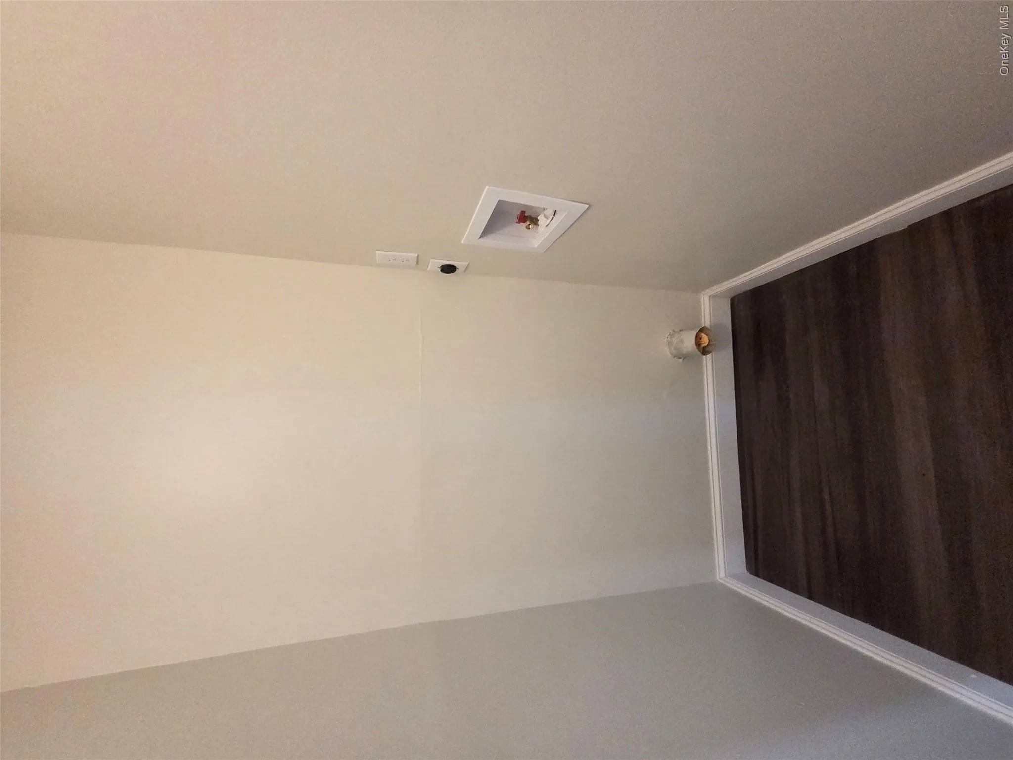 Washer/dryer hookup Washer/dryer hookup