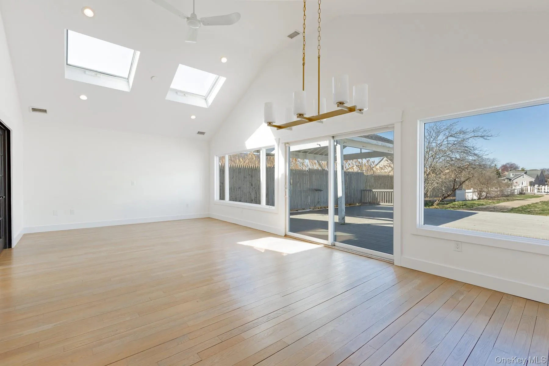 56 Riverdale Avenue, Oyster Bay, NY, 3 Bedroom Bedrooms, 6 Room Rooms,2 BathroomBathrooms,Residential Lease,For Rent,Riverdale,0,1059004 56 Riverdale Avenue, Oyster Bay, NY, 3 Bedroom Bedrooms, 6 Room Rooms,2 BathroomBathrooms,Residential Lease,For Rent,Riverdale,0,1059004