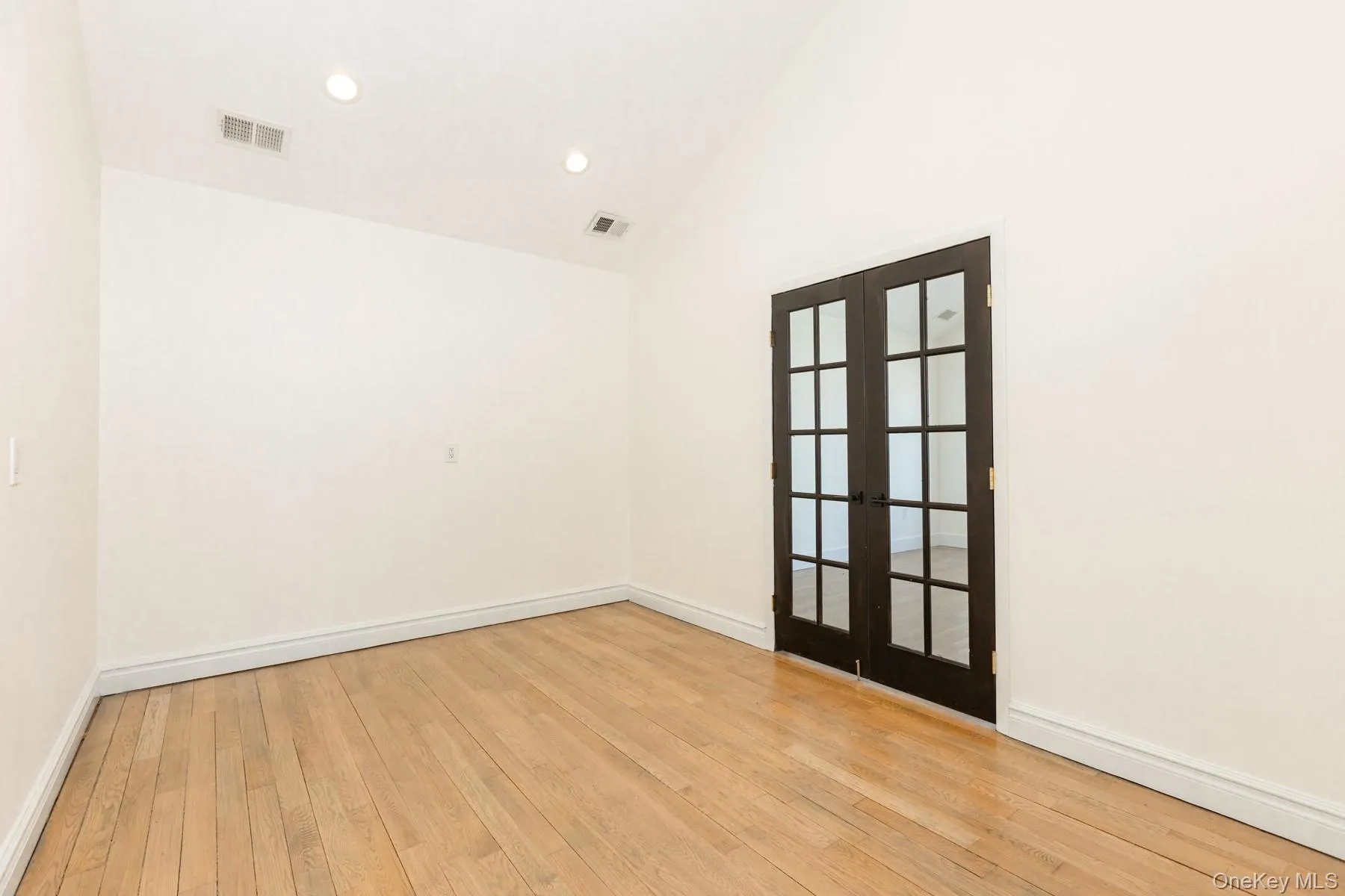 56 Riverdale Avenue, Oyster Bay, NY, 3 Bedroom Bedrooms, 6 Room Rooms,2 BathroomBathrooms,Residential Lease,For Rent,Riverdale,0,1059004 56 Riverdale Avenue, Oyster Bay, NY, 3 Bedroom Bedrooms, 6 Room Rooms,2 BathroomBathrooms,Residential Lease,For Rent,Riverdale,0,1059004