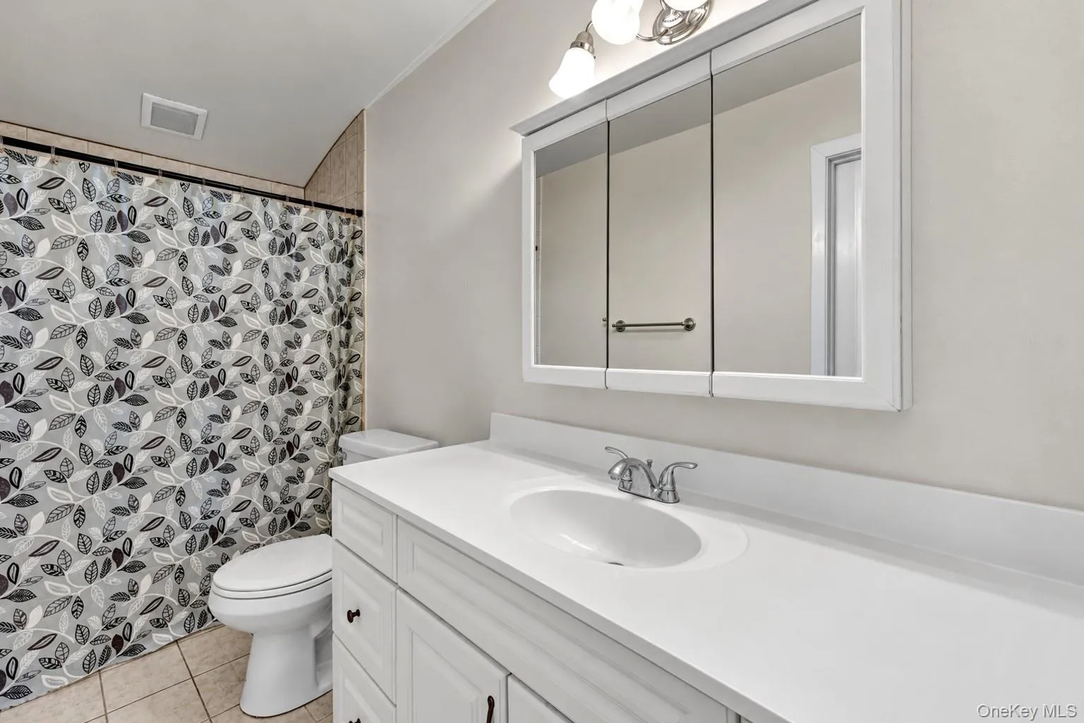 186 Calebs Path, Islip, NY, 4 Bedrooms Bedrooms, 10 Rooms Rooms,2 BathroomsBathrooms,Residential,For Rent,Calebs,0,1059005 186 Calebs Path, Islip, NY, 4 Bedrooms Bedrooms, 10 Rooms Rooms,2 BathroomsBathrooms,Residential,For Rent,Calebs,0,1059005