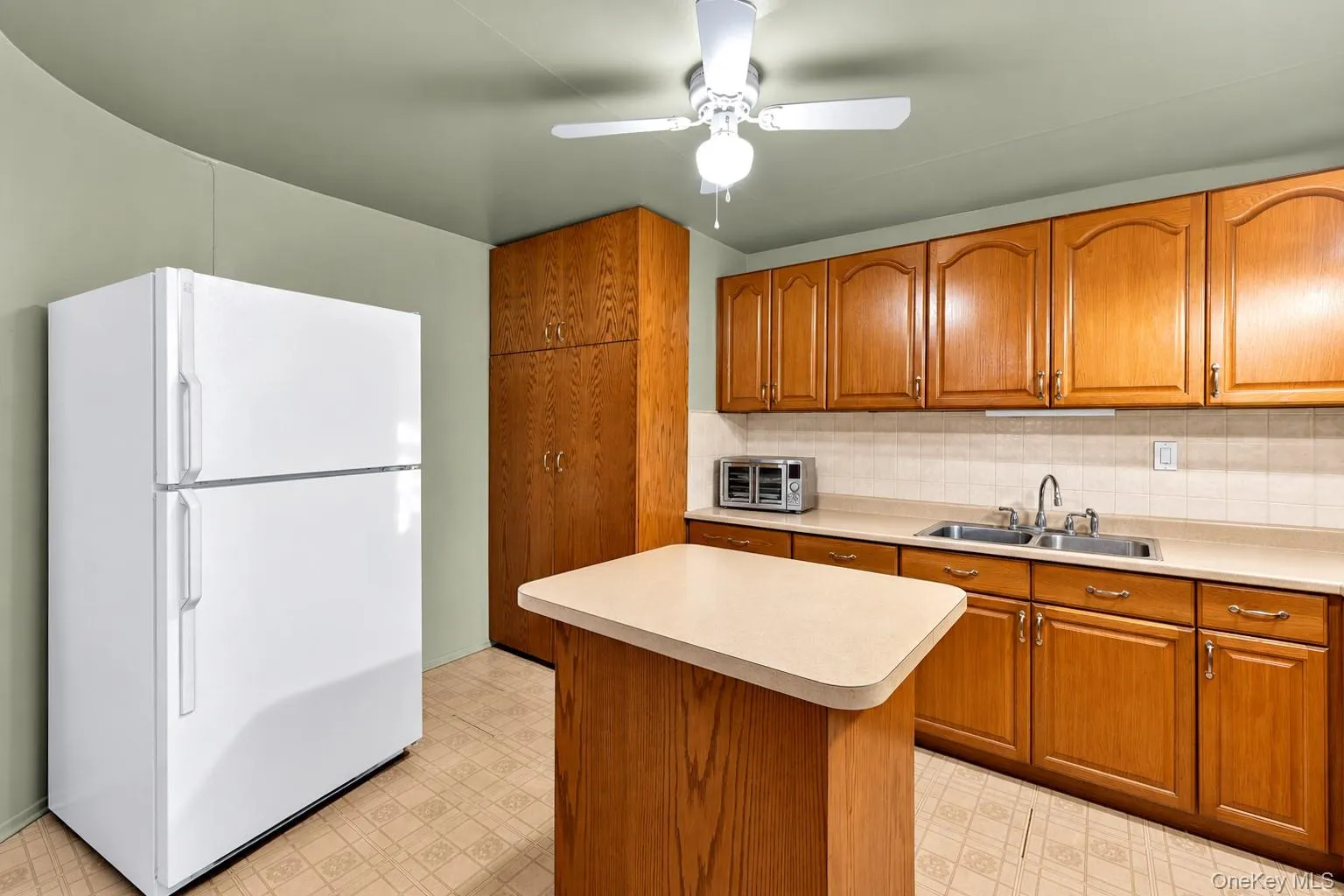 186 Calebs Path, Islip, NY, 4 Bedrooms Bedrooms, 10 Rooms Rooms,2 BathroomsBathrooms,Residential,For Rent,Calebs,0,1059005 186 Calebs Path, Islip, NY, 4 Bedrooms Bedrooms, 10 Rooms Rooms,2 BathroomsBathrooms,Residential,For Rent,Calebs,0,1059005