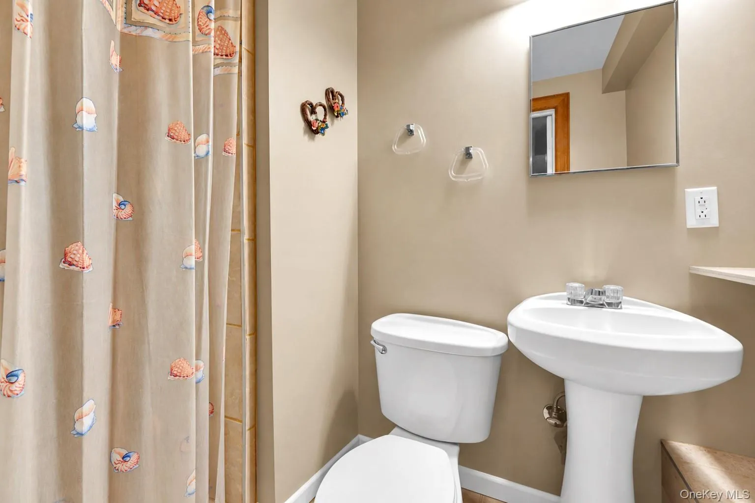 186 Calebs Path, Islip, NY, 4 Bedrooms Bedrooms, 10 Rooms Rooms,2 BathroomsBathrooms,Residential,For Rent,Calebs,0,1059005 186 Calebs Path, Islip, NY, 4 Bedrooms Bedrooms, 10 Rooms Rooms,2 BathroomsBathrooms,Residential,For Rent,Calebs,0,1059005