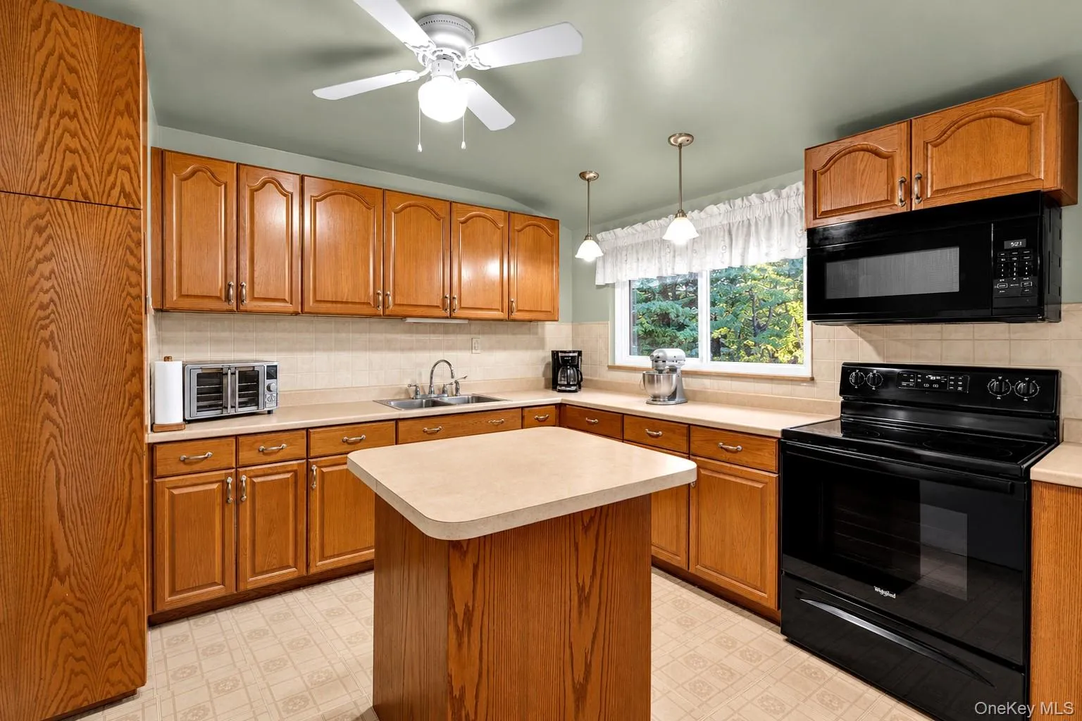 186 Calebs Path, Islip, NY, 4 Bedrooms Bedrooms, 10 Rooms Rooms,2 BathroomsBathrooms,Residential,For Rent,Calebs,0,1059005 186 Calebs Path, Islip, NY, 4 Bedrooms Bedrooms, 10 Rooms Rooms,2 BathroomsBathrooms,Residential,For Rent,Calebs,0,1059005
