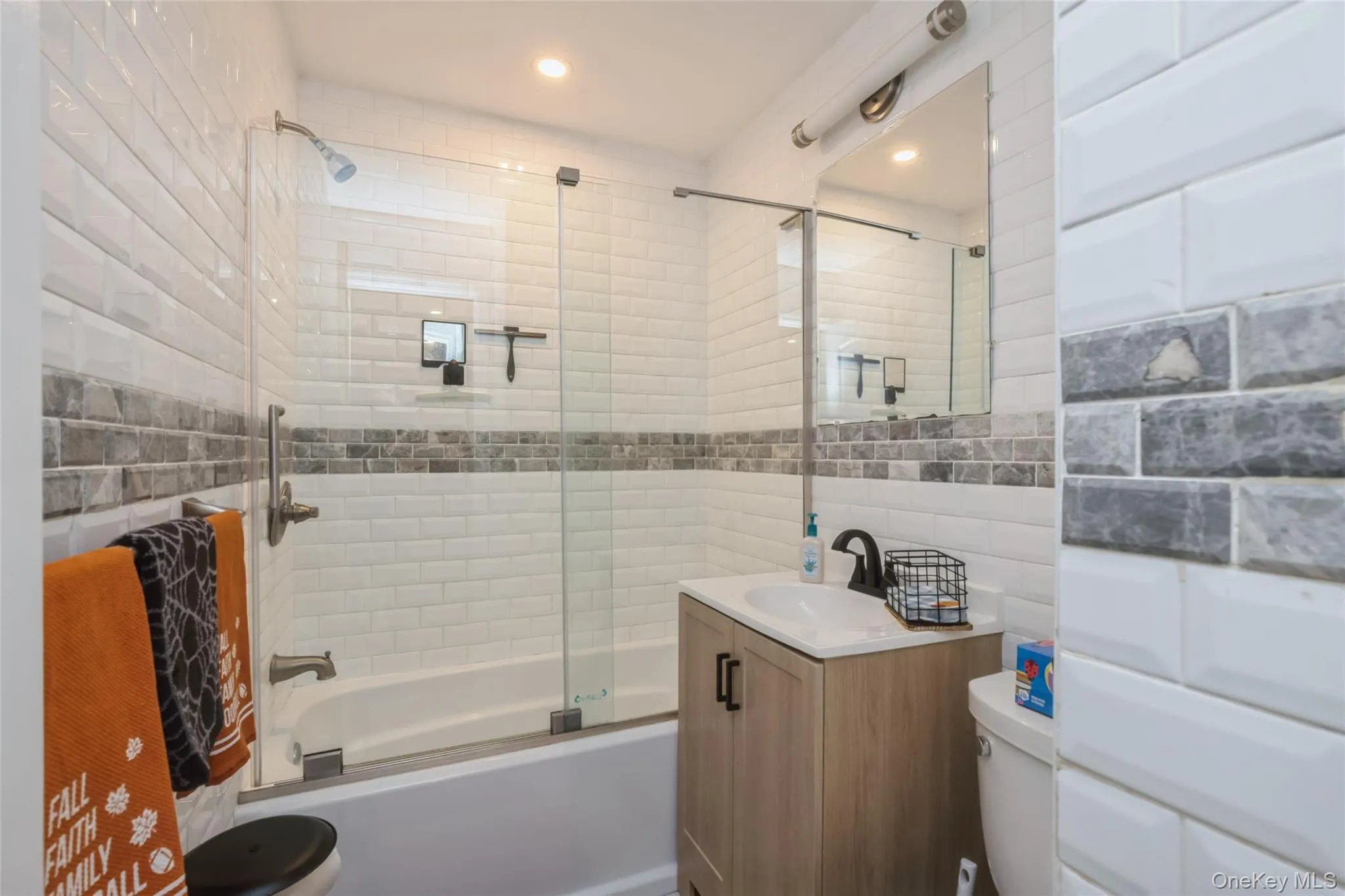 18 Juniper Place, Huntington, NY, 4 Bedrooms Bedrooms, 8 Rooms Rooms,3 BathroomsBathrooms,Residential,For Rent,Juniper,0,1059052 18 Juniper Place, Huntington, NY, 4 Bedrooms Bedrooms, 8 Rooms Rooms,3 BathroomsBathrooms,Residential,For Rent,Juniper,0,1059052