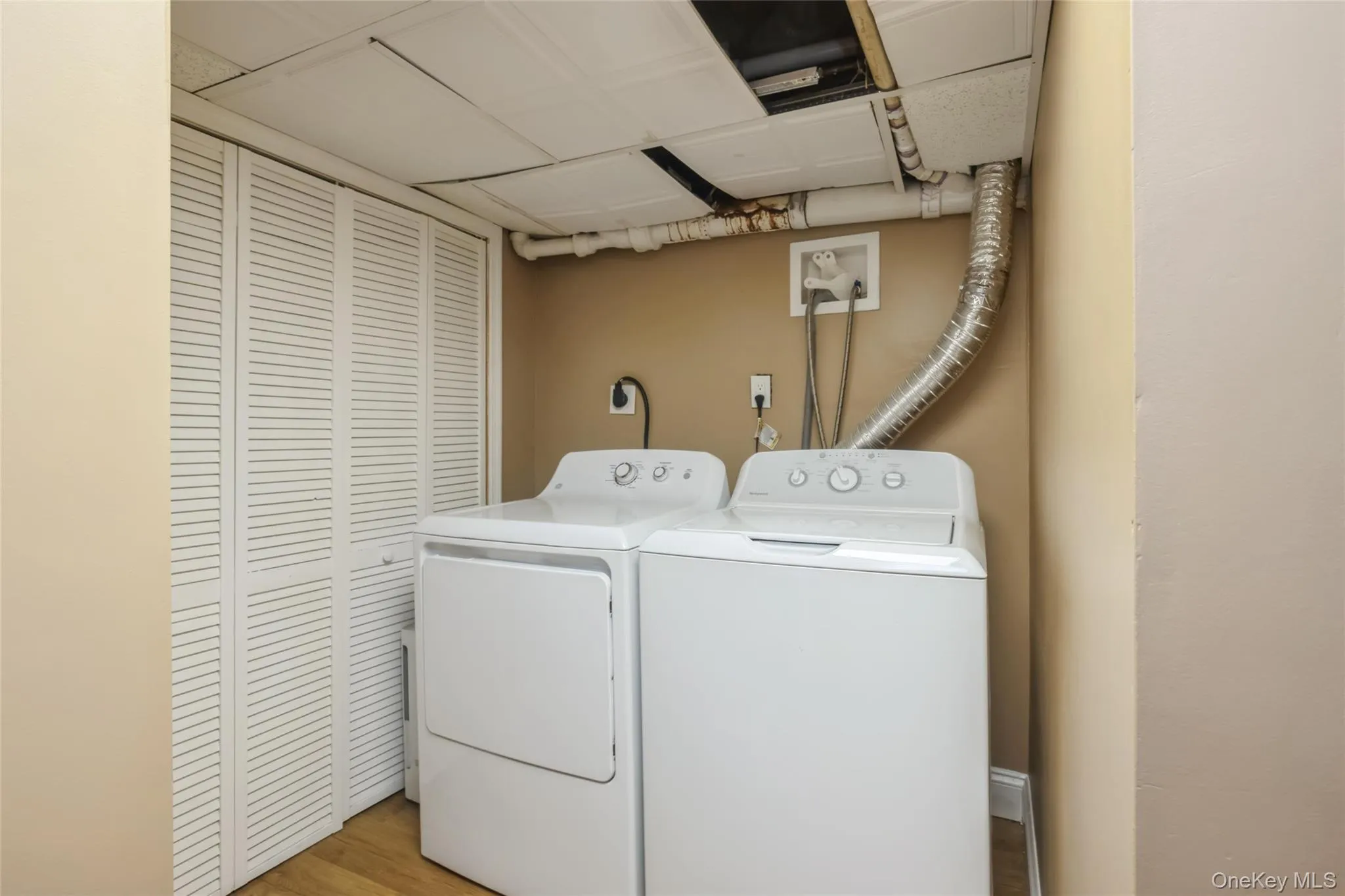 18 Juniper Place, Huntington, NY, 4 Bedrooms Bedrooms, 8 Rooms Rooms,3 BathroomsBathrooms,Residential,For Rent,Juniper,0,1059052 18 Juniper Place, Huntington, NY, 4 Bedrooms Bedrooms, 8 Rooms Rooms,3 BathroomsBathrooms,Residential,For Rent,Juniper,0,1059052