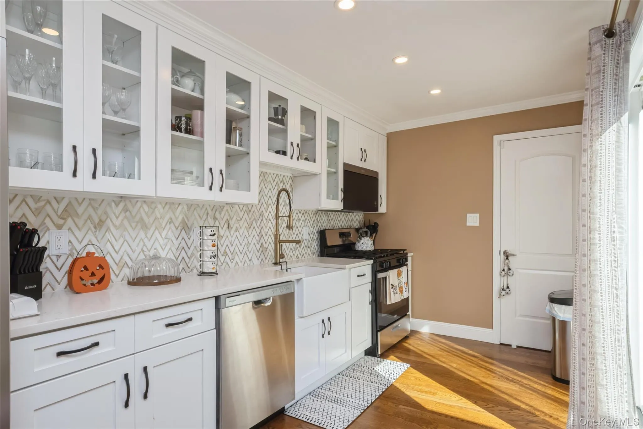 18 Juniper Place, Huntington, NY, 4 Bedrooms Bedrooms, 8 Rooms Rooms,3 BathroomsBathrooms,Residential,For Rent,Juniper,0,1059052 18 Juniper Place, Huntington, NY, 4 Bedrooms Bedrooms, 8 Rooms Rooms,3 BathroomsBathrooms,Residential,For Rent,Juniper,0,1059052