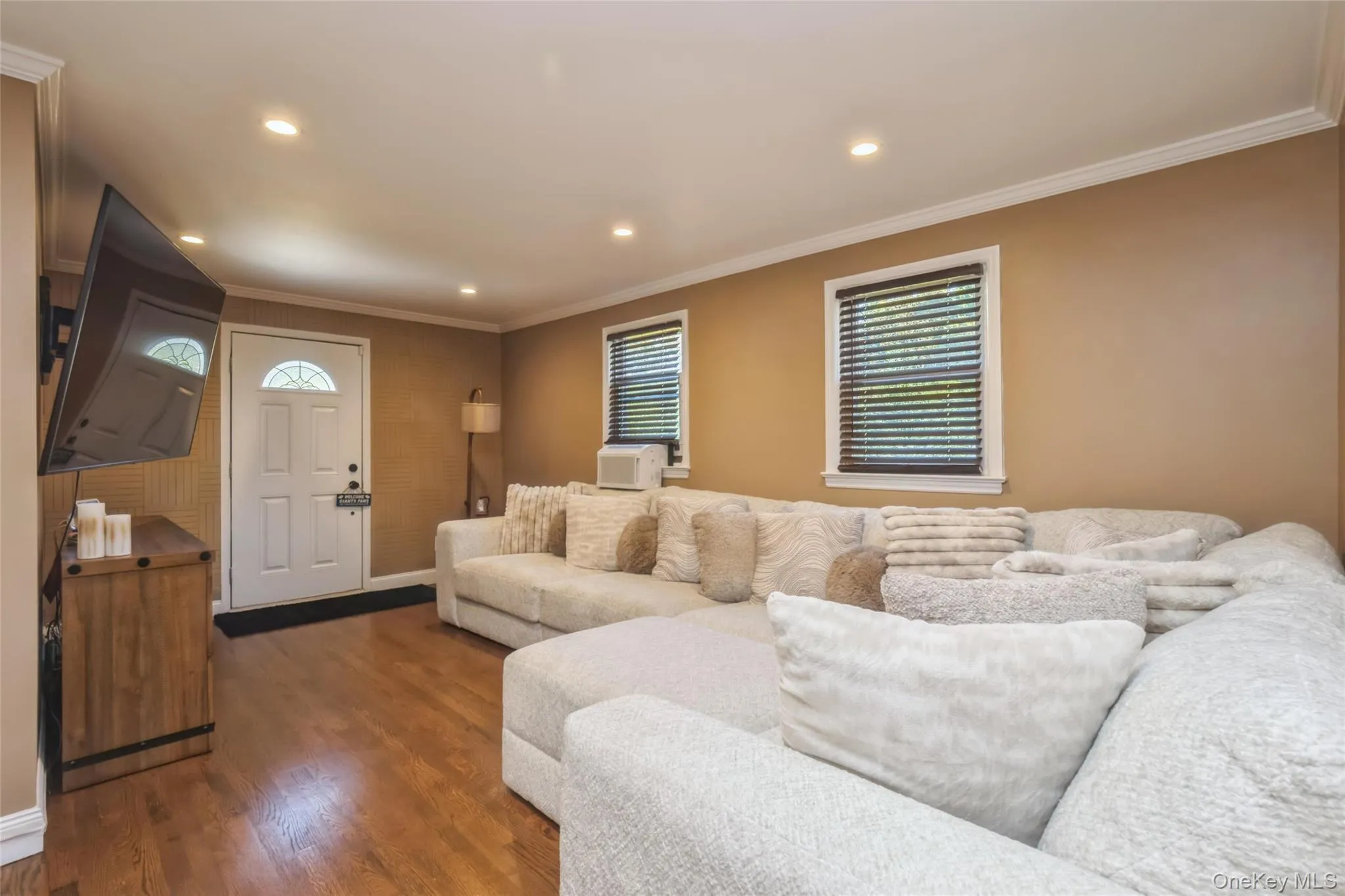 18 Juniper Place, Huntington, NY, 4 Bedrooms Bedrooms, 8 Rooms Rooms,3 BathroomsBathrooms,Residential,For Rent,Juniper,0,1059052 18 Juniper Place, Huntington, NY, 4 Bedrooms Bedrooms, 8 Rooms Rooms,3 BathroomsBathrooms,Residential,For Rent,Juniper,0,1059052