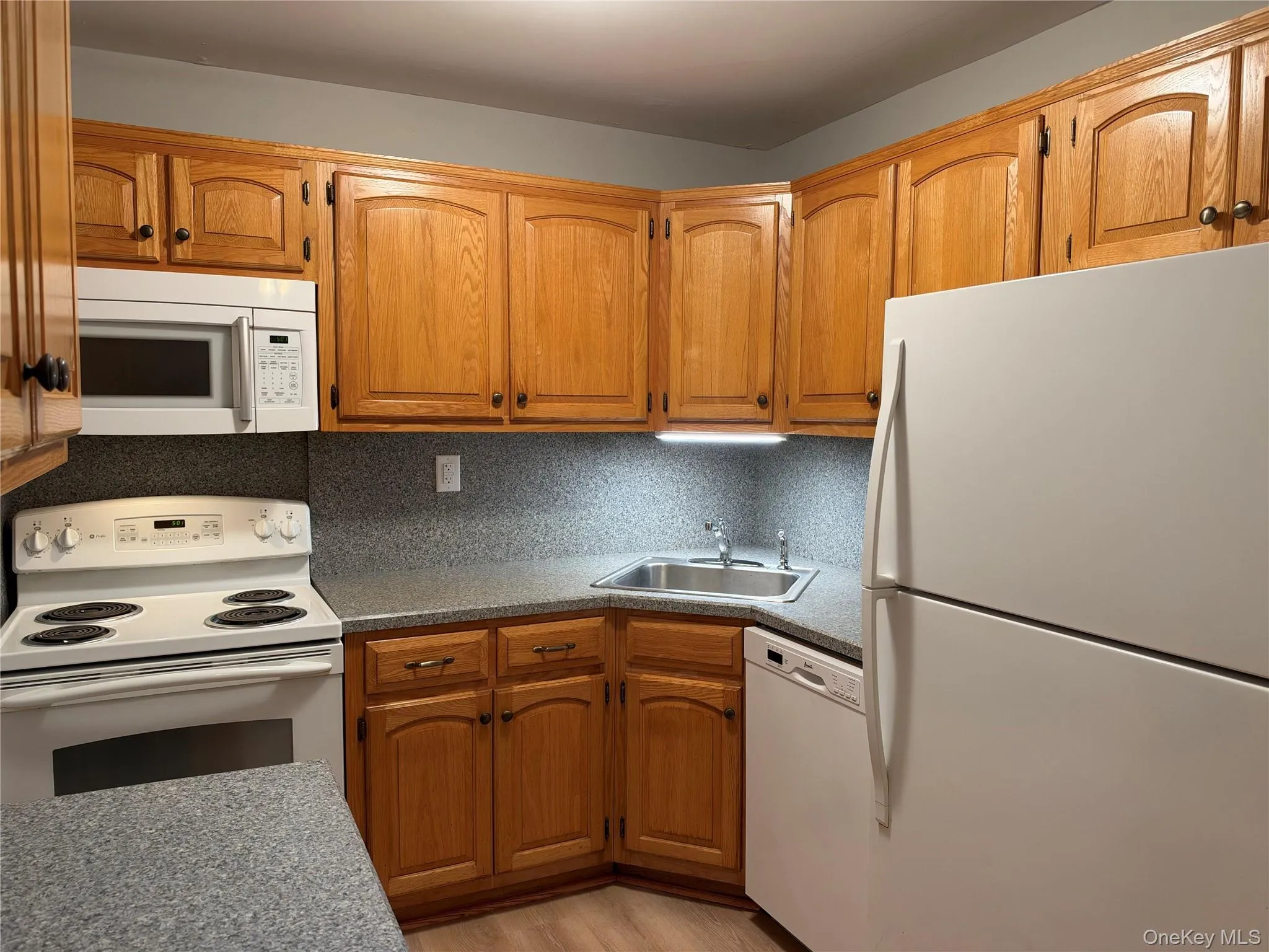 405 Woodbridge Drive, Brookhaven, NY, 2 Bedroom Bedrooms, 5 Room Rooms,1 BathroomBathrooms,Residential Lease,For Rent,Woodbridge,0,1059061 405 Woodbridge Drive, Brookhaven, NY, 2 Bedroom Bedrooms, 5 Room Rooms,1 BathroomBathrooms,Residential Lease,For Rent,Woodbridge,0,1059061