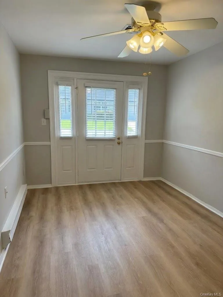 2nd bedroom or den /office 2nd bedroom or den /office