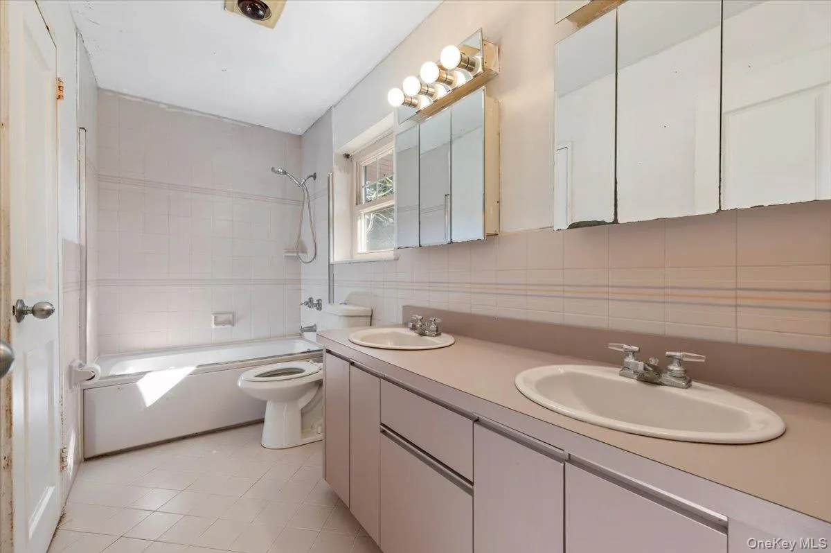 65 Genesee Drive, Huntington, NY, 3 Bedrooms Bedrooms, 8 Rooms Rooms,1 BathroomBathrooms,Residential,For Rent,Genesee,0,1059067 65 Genesee Drive, Huntington, NY, 3 Bedrooms Bedrooms, 8 Rooms Rooms,1 BathroomBathrooms,Residential,For Rent,Genesee,0,1059067