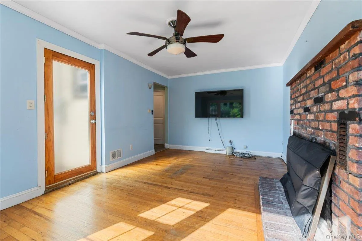 65 Genesee Drive, Huntington, NY, 3 Bedrooms Bedrooms, 8 Rooms Rooms,1 BathroomBathrooms,Residential,For Rent,Genesee,0,1059067 65 Genesee Drive, Huntington, NY, 3 Bedrooms Bedrooms, 8 Rooms Rooms,1 BathroomBathrooms,Residential,For Rent,Genesee,0,1059067