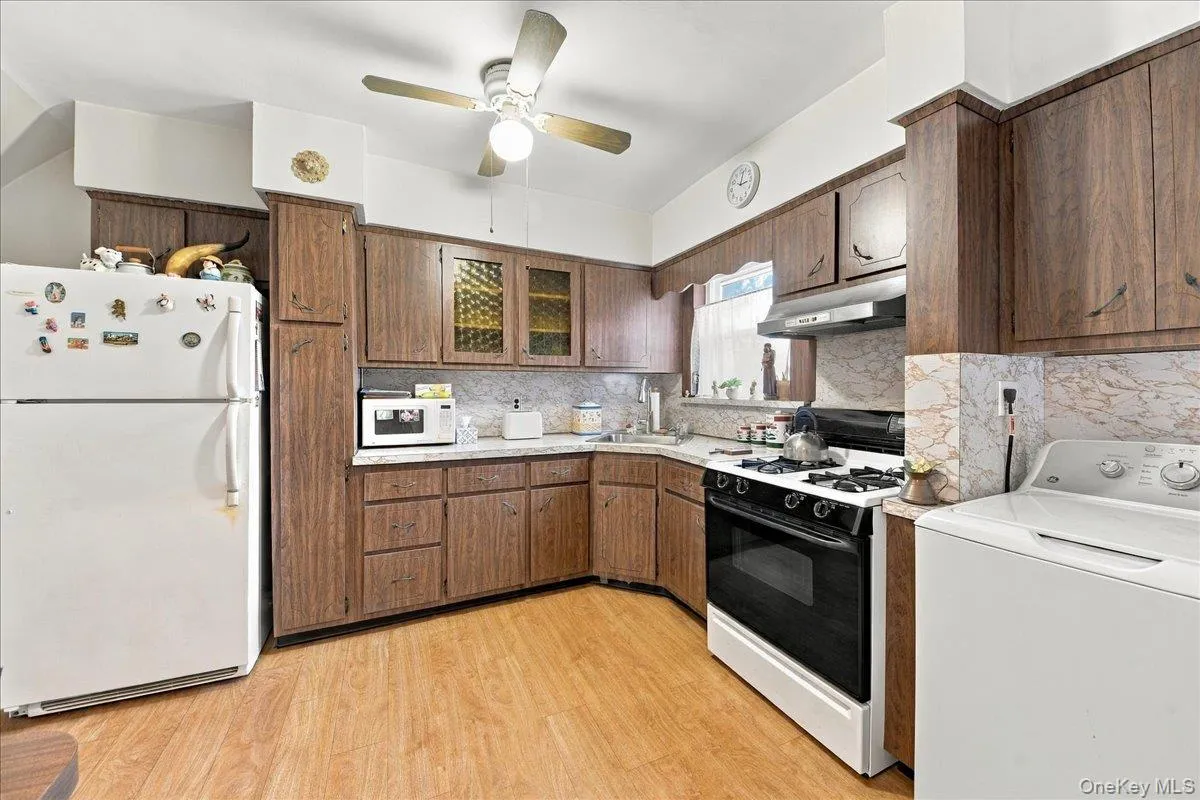 1912 Hone Avenue, New York, NY, 2 Bedrooms Bedrooms, 5 Rooms Rooms,1 BathroomBathrooms,Residential,For Rent,Hone,0,1059068 1912 Hone Avenue, New York, NY, 2 Bedrooms Bedrooms, 5 Rooms Rooms,1 BathroomBathrooms,Residential,For Rent,Hone,0,1059068
