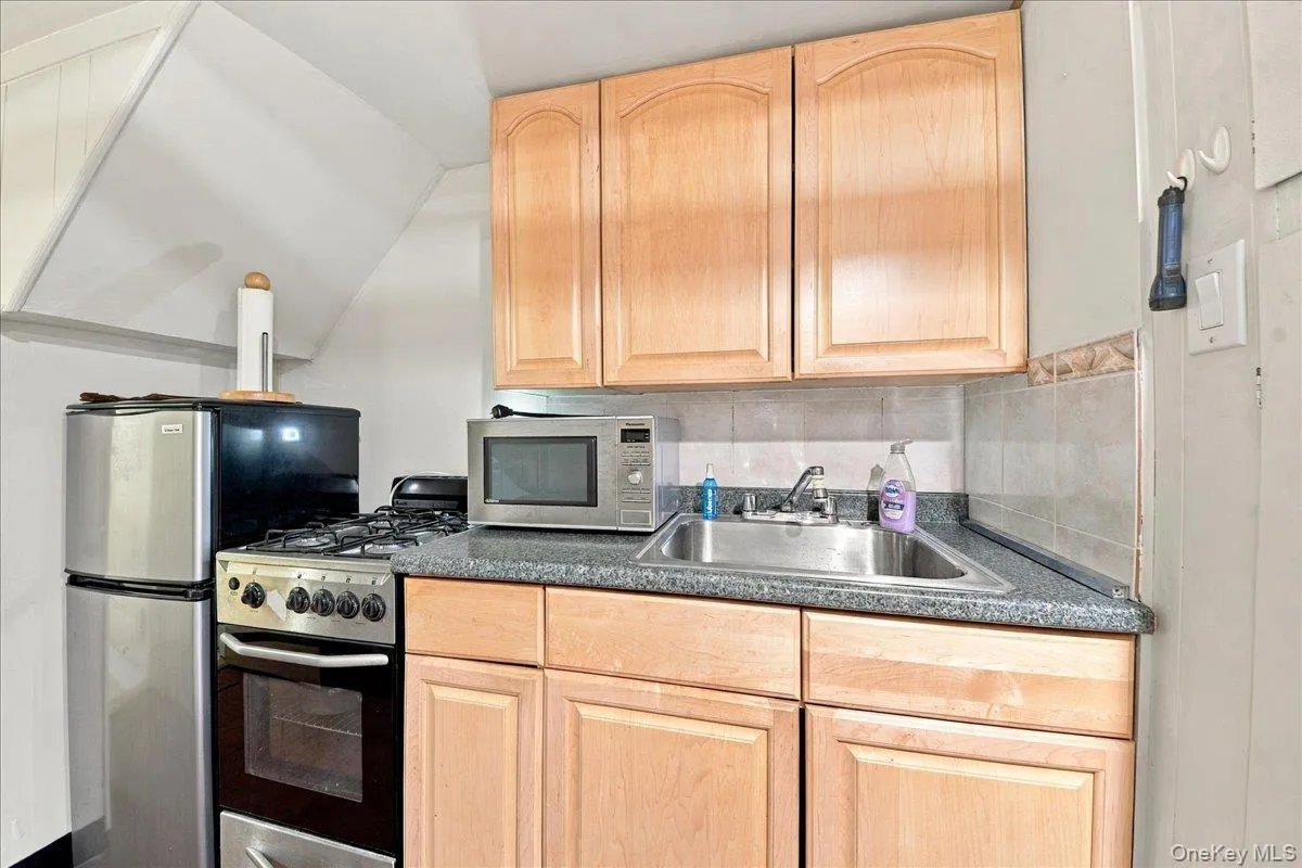1912 Hone Avenue, New York, NY, 2 Bedrooms Bedrooms, 5 Rooms Rooms,1 BathroomBathrooms,Residential,For Rent,Hone,0,1059068 1912 Hone Avenue, New York, NY, 2 Bedrooms Bedrooms, 5 Rooms Rooms,1 BathroomBathrooms,Residential,For Rent,Hone,0,1059068