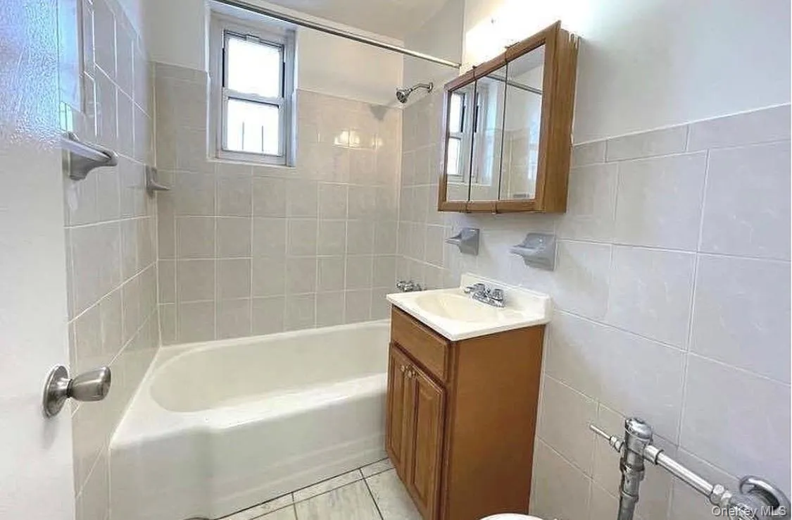 42-25 65th Place, New York, NY, 1 Bedroom Bedrooms, 2 Room Rooms,1 BathroomBathrooms,Residential Lease,For Rent,65th,0,1059074 42-25 65th Place, New York, NY, 1 Bedroom Bedrooms, 2 Room Rooms,1 BathroomBathrooms,Residential Lease,For Rent,65th,0,1059074