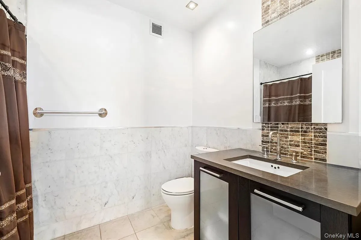 6405 Yellowstone Boulevard, New York, NY, 2 Bedrooms Bedrooms, 6 Rooms Rooms,2 BathroomsBathrooms,Residential,For Rent,Yellowstone,0,1059090 6405 Yellowstone Boulevard, New York, NY, 2 Bedrooms Bedrooms, 6 Rooms Rooms,2 BathroomsBathrooms,Residential,For Rent,Yellowstone,0,1059090