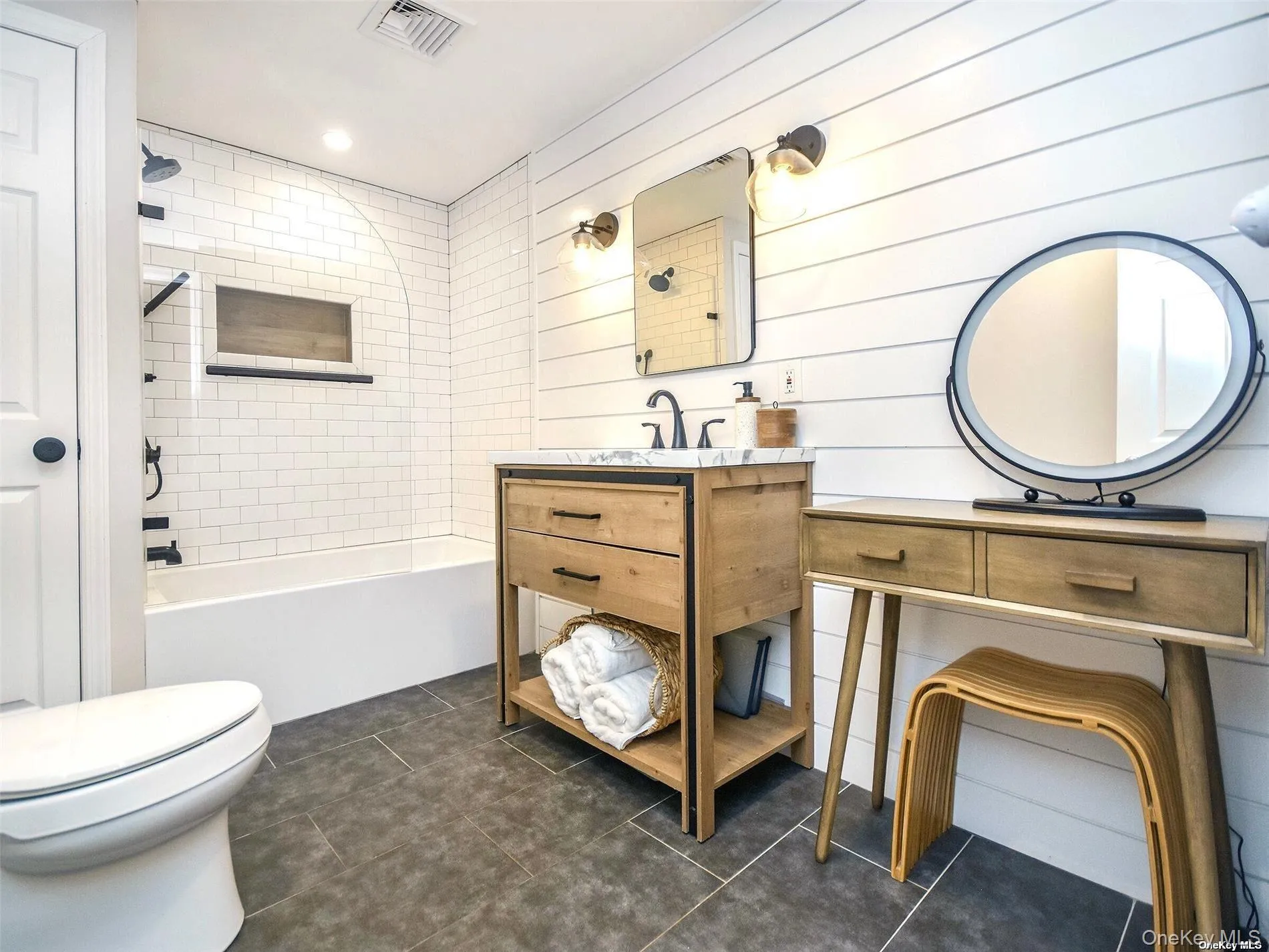 1 Appletree Lane, Oyster Bay, NY, 3 Bedroom Bedrooms, 7 Room Rooms,2 BathroomBathrooms,Residential Lease,For Rent,Appletree,0,1059091 1 Appletree Lane, Oyster Bay, NY, 3 Bedroom Bedrooms, 7 Room Rooms,2 BathroomBathrooms,Residential Lease,For Rent,Appletree,0,1059091