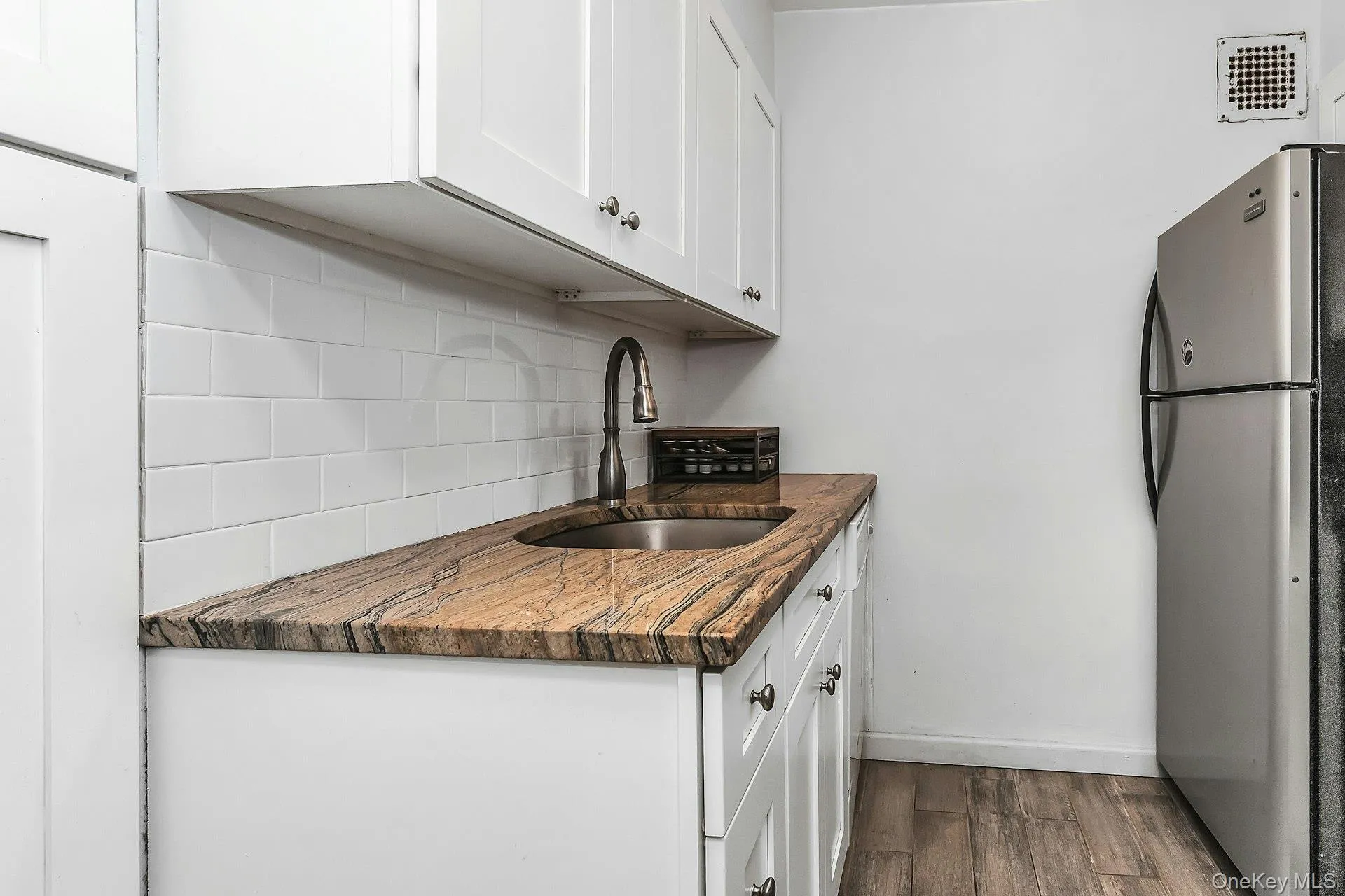 840 Shore Road, Long Beach, NY, 1 Bedroom Bedrooms, 3 Rooms Rooms,1 BathroomBathrooms,Residential,For Rent,Shore,0,1059101 840 Shore Road, Long Beach, NY, 1 Bedroom Bedrooms, 3 Rooms Rooms,1 BathroomBathrooms,Residential,For Rent,Shore,0,1059101
