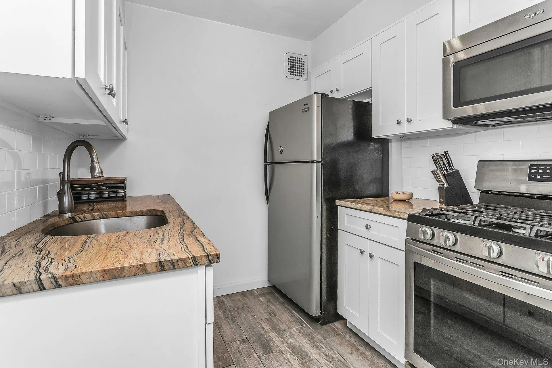840 Shore Road, Long Beach, NY, 1 Bedroom Bedrooms, 3 Rooms Rooms,1 BathroomBathrooms,Residential,For Rent,Shore,0,1059101 840 Shore Road, Long Beach, NY, 1 Bedroom Bedrooms, 3 Rooms Rooms,1 BathroomBathrooms,Residential,For Rent,Shore,0,1059101