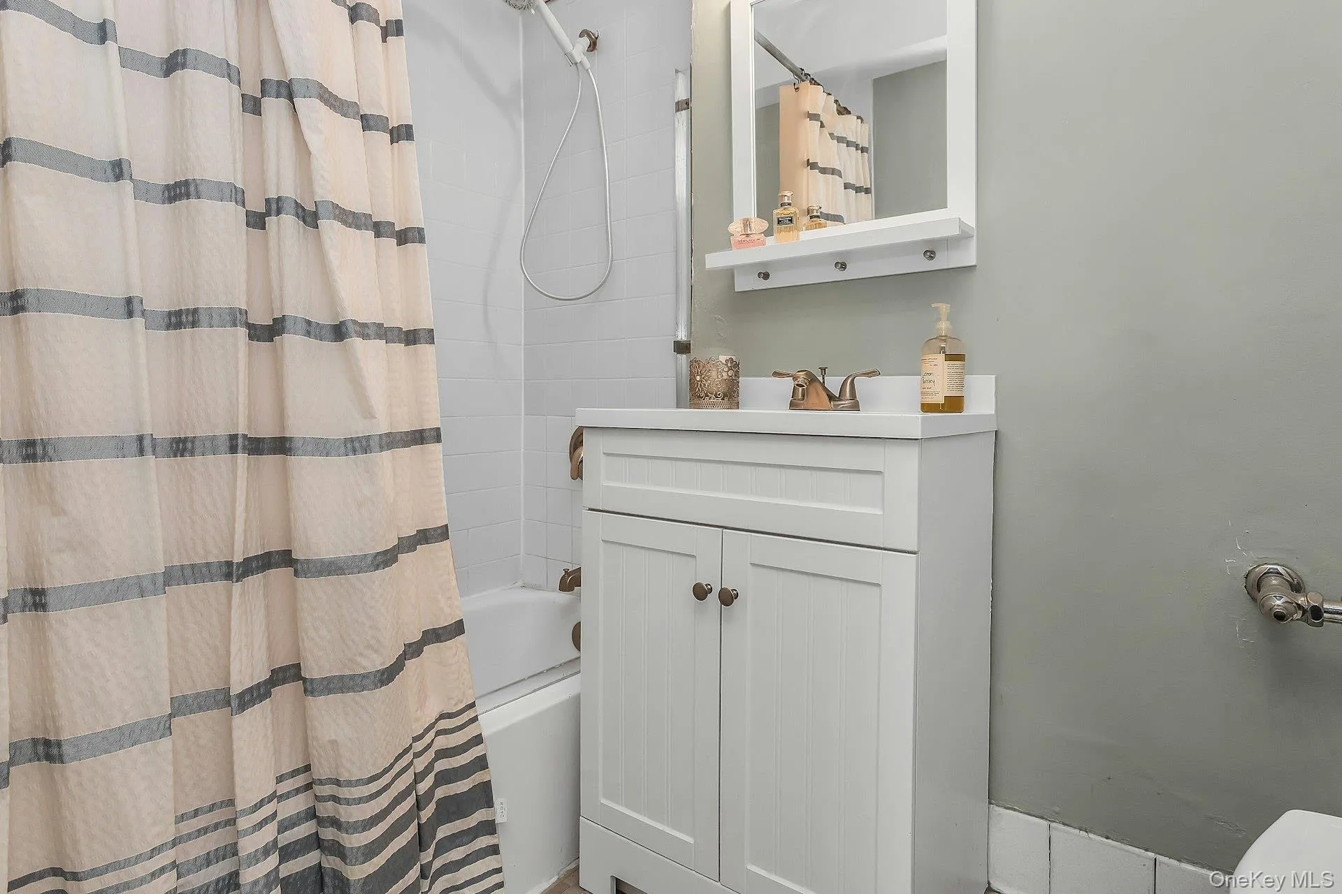 840 Shore Road, Long Beach, NY, 1 Bedroom Bedrooms, 3 Rooms Rooms,1 BathroomBathrooms,Residential,For Rent,Shore,0,1059101 840 Shore Road, Long Beach, NY, 1 Bedroom Bedrooms, 3 Rooms Rooms,1 BathroomBathrooms,Residential,For Rent,Shore,0,1059101