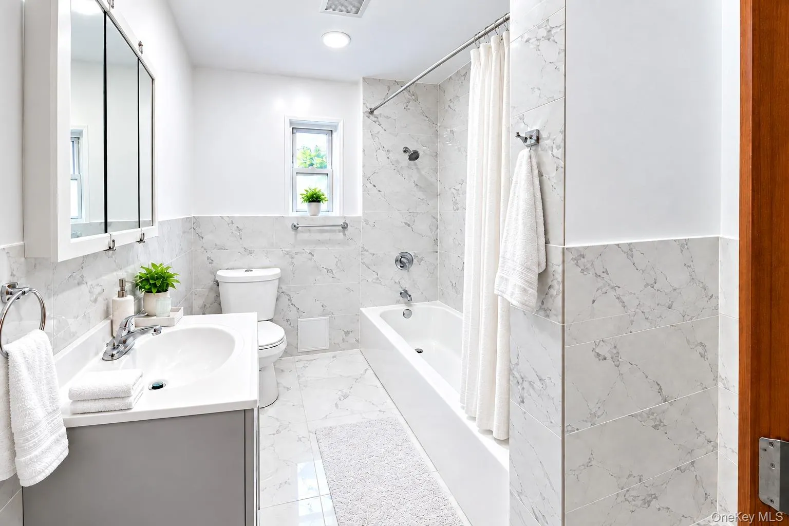 97-46 77th Street, New York, NY, 4 Bedroom Bedrooms, 6 Room Rooms,1 BathroomBathrooms,Residential Lease,For Rent,77th,0,1059107 97-46 77th Street, New York, NY, 4 Bedroom Bedrooms, 6 Room Rooms,1 BathroomBathrooms,Residential Lease,For Rent,77th,0,1059107