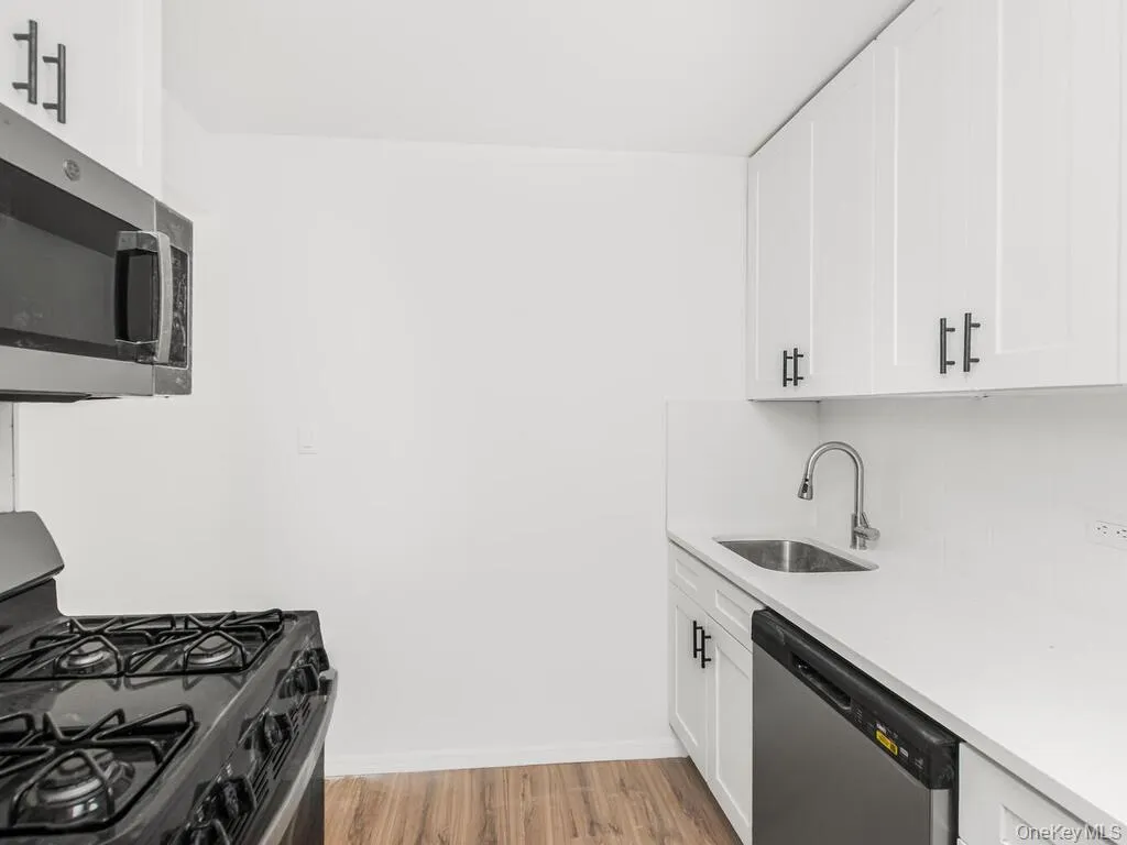 3363 Sedgwick Avenue, New York, NY, 2 Bedrooms Bedrooms, 4 Rooms Rooms,1 BathroomBathrooms,Residential,For Rent,Sedgwick,0,1059108 3363 Sedgwick Avenue, New York, NY, 2 Bedrooms Bedrooms, 4 Rooms Rooms,1 BathroomBathrooms,Residential,For Rent,Sedgwick,0,1059108