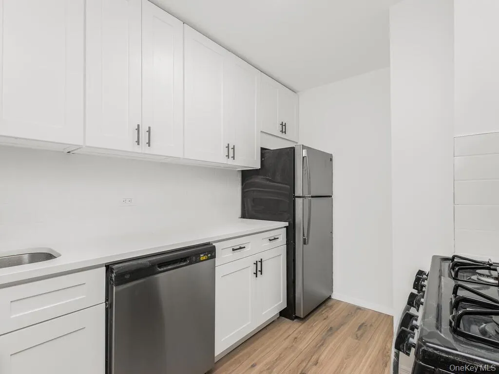 3363 Sedgwick Avenue, New York, NY, 2 Bedrooms Bedrooms, 4 Rooms Rooms,1 BathroomBathrooms,Residential,For Rent,Sedgwick,0,1059108 3363 Sedgwick Avenue, New York, NY, 2 Bedrooms Bedrooms, 4 Rooms Rooms,1 BathroomBathrooms,Residential,For Rent,Sedgwick,0,1059108