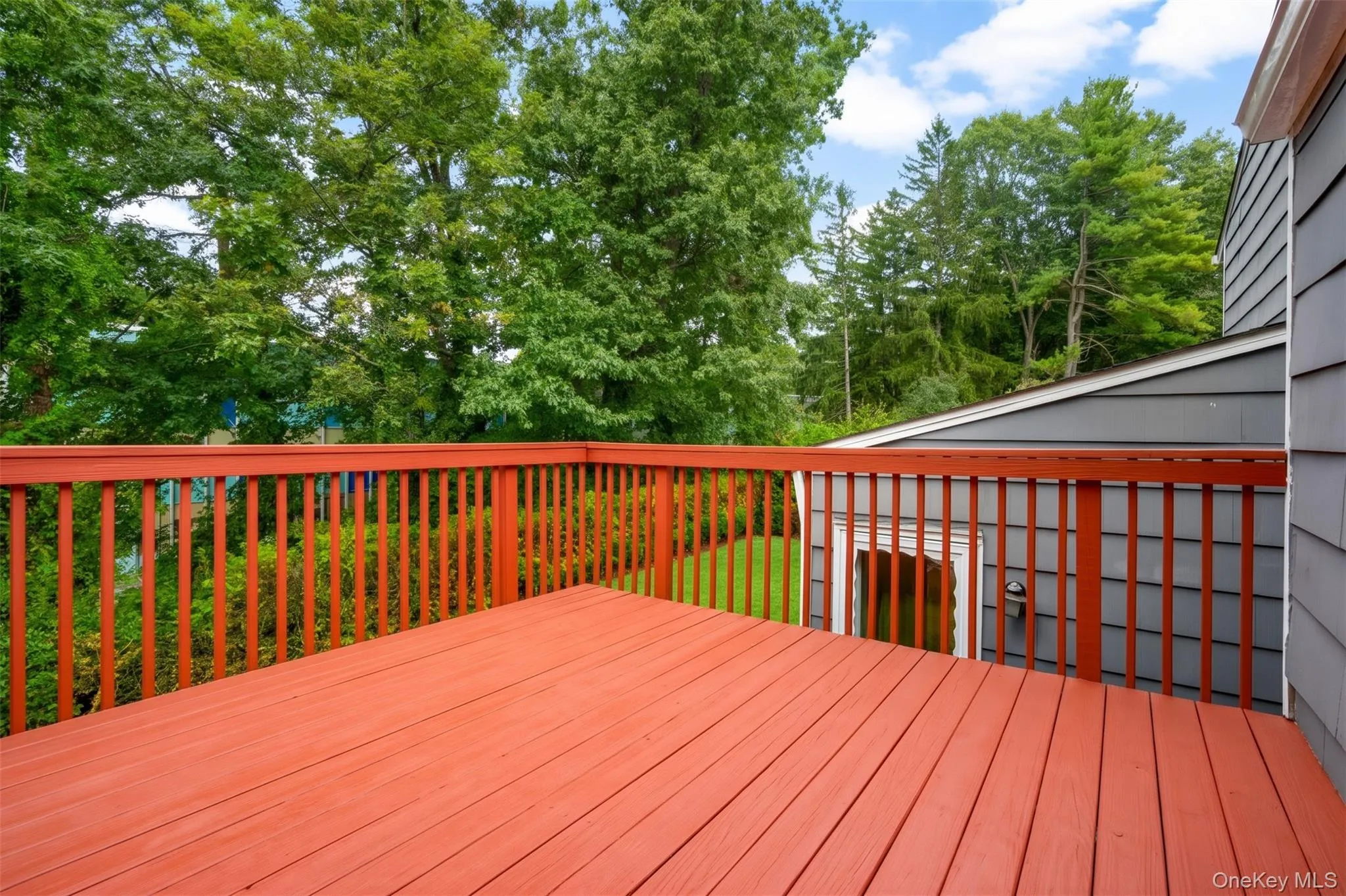 Kitchen door to the deck makes kitchen-level grilling, al fresco dining... Kitchen door to the deck makes kitchen-level grilling, al fresco dining...