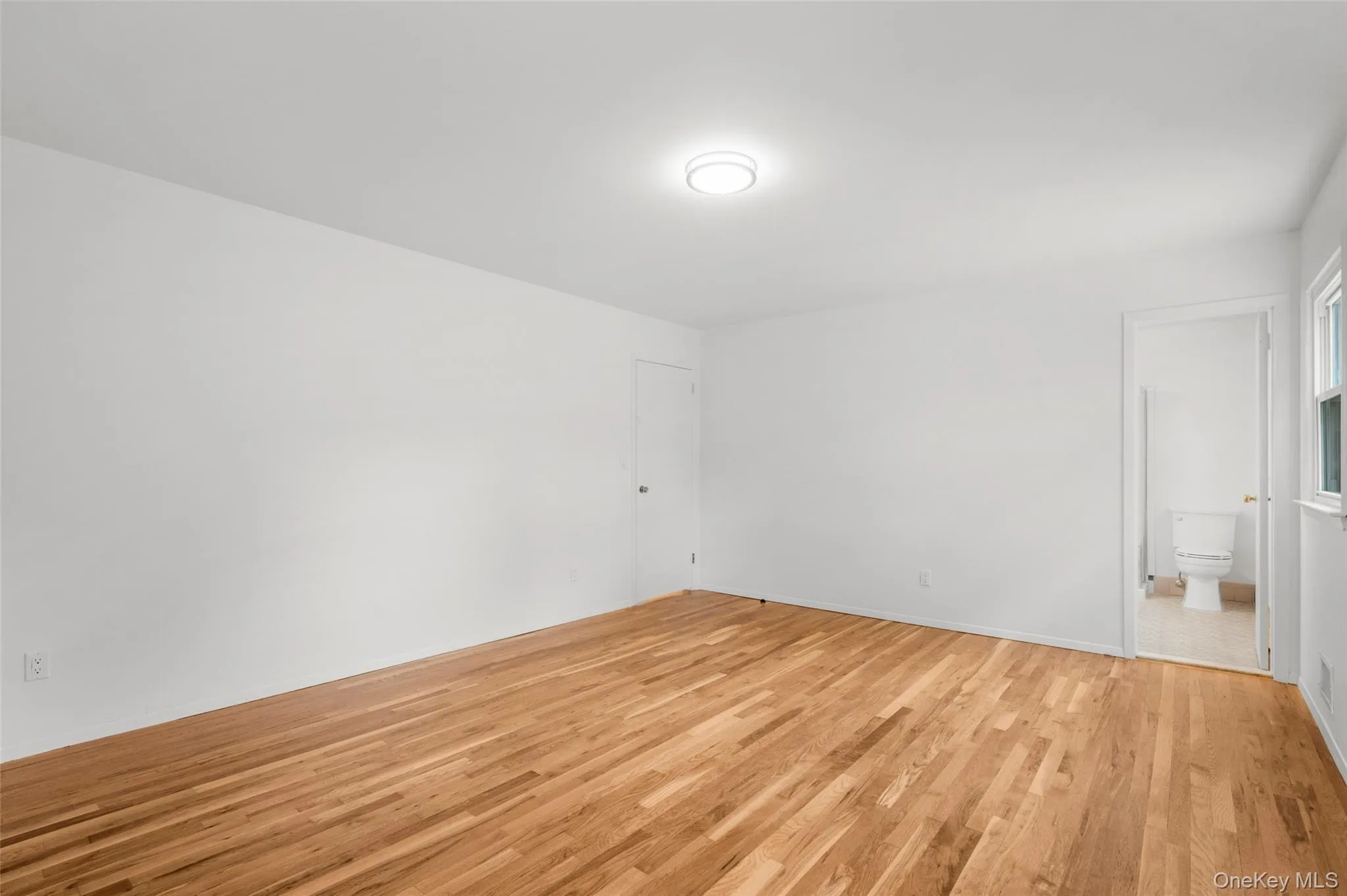 Almost 220 sq ft for a good night's rest. Almost 220 sq ft for a good night's rest.