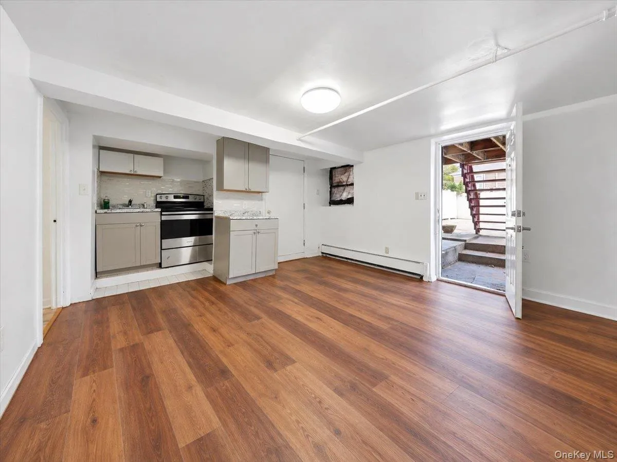 4048 Seton Avenue, New York, NY, 4 Bedrooms Bedrooms, 6 Rooms Rooms,3 BathroomsBathrooms,Residential,For Rent,Seton,0,1059142 4048 Seton Avenue, New York, NY, 4 Bedrooms Bedrooms, 6 Rooms Rooms,3 BathroomsBathrooms,Residential,For Rent,Seton,0,1059142