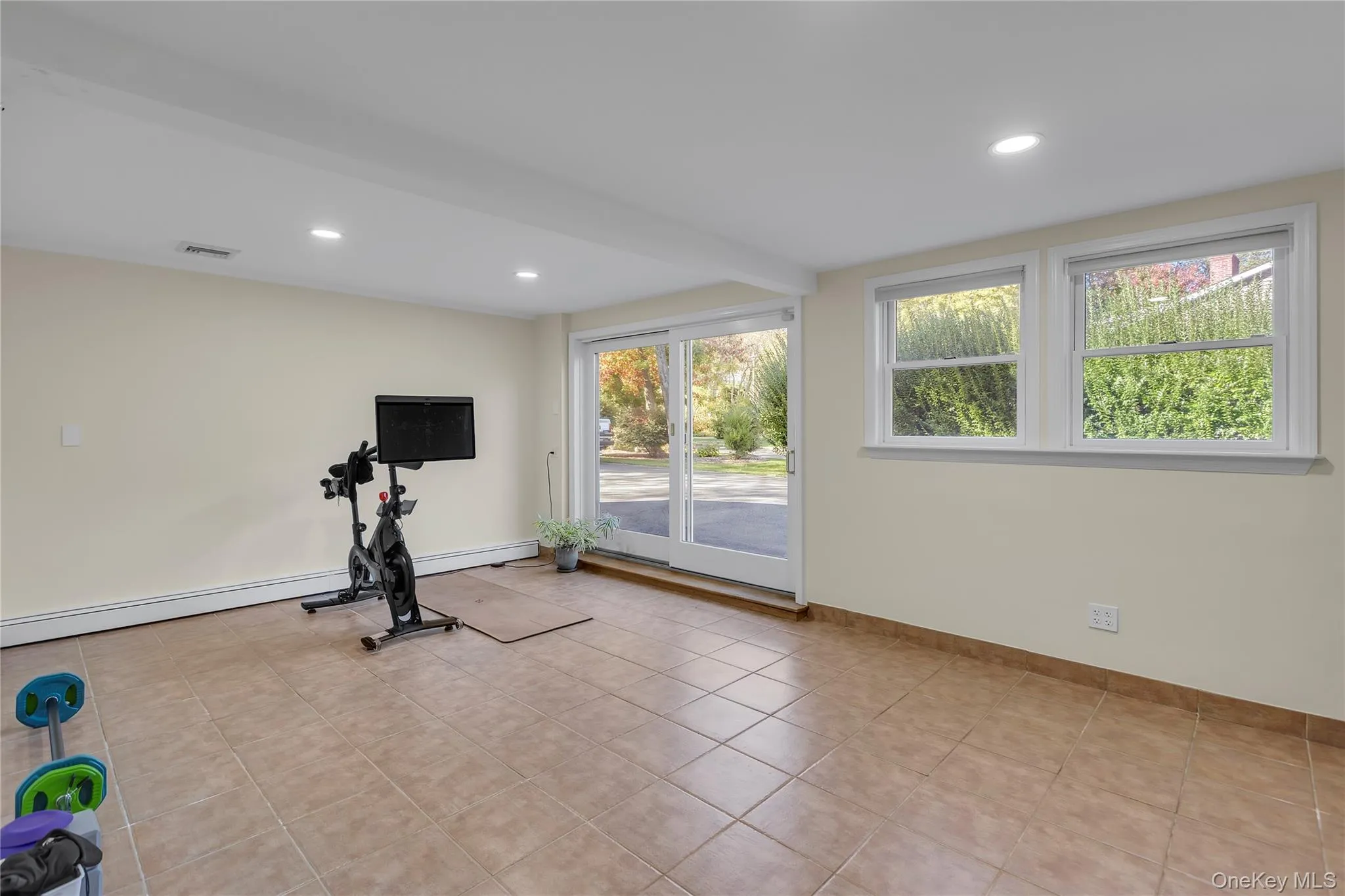 Bonus Room- Can be Gym, Home Office, Recreation Area. Access to Driveway. Bonus Room- Can be Gym, Home Office, Recreation Area. Access to Driveway.