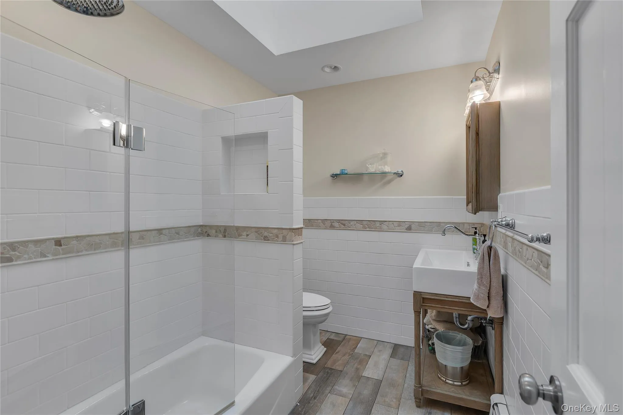 First Floor with shower and tub. Skylight First Floor with shower and tub. Skylight