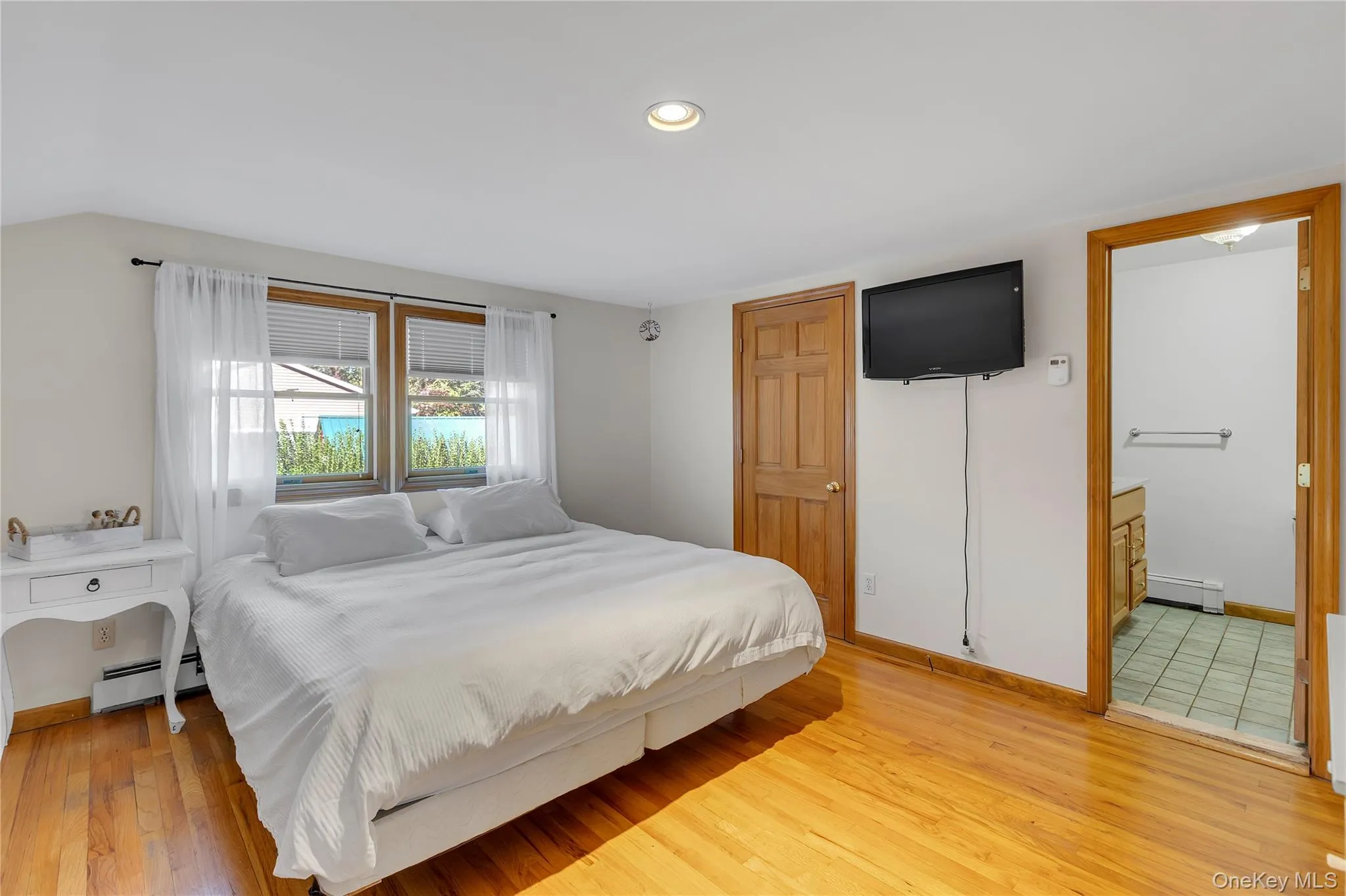 Second Floor Ensuite Bedroom with Walk In Closet. Second Floor Ensuite Bedroom with Walk In Closet.