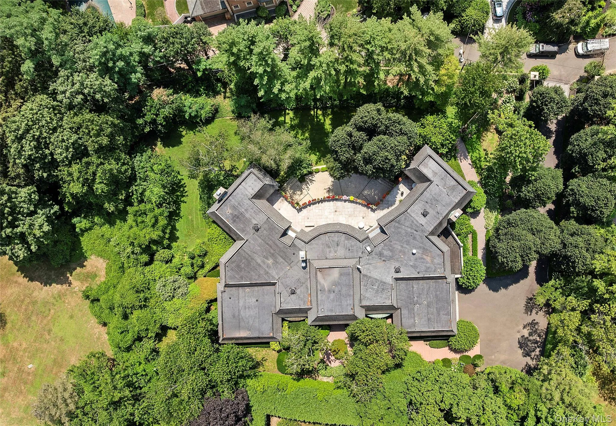 13 Chanticlare Drive, North Hempstead, NY, 5 Bedrooms Bedrooms, 10 Rooms Rooms,5 BathroomsBathrooms,Residential,For Rent,Chanticlare,0,1059164 13 Chanticlare Drive, North Hempstead, NY, 5 Bedrooms Bedrooms, 10 Rooms Rooms,5 BathroomsBathrooms,Residential,For Rent,Chanticlare,0,1059164