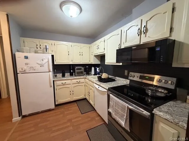46 Patterson Village Court, Patterson, NY, 2 Bedrooms Bedrooms, 5 Rooms Rooms,1 BathroomBathrooms,Residential,For Rent,Patterson Village,0,1059172 46 Patterson Village Court, Patterson, NY, 2 Bedrooms Bedrooms, 5 Rooms Rooms,1 BathroomBathrooms,Residential,For Rent,Patterson Village,0,1059172
