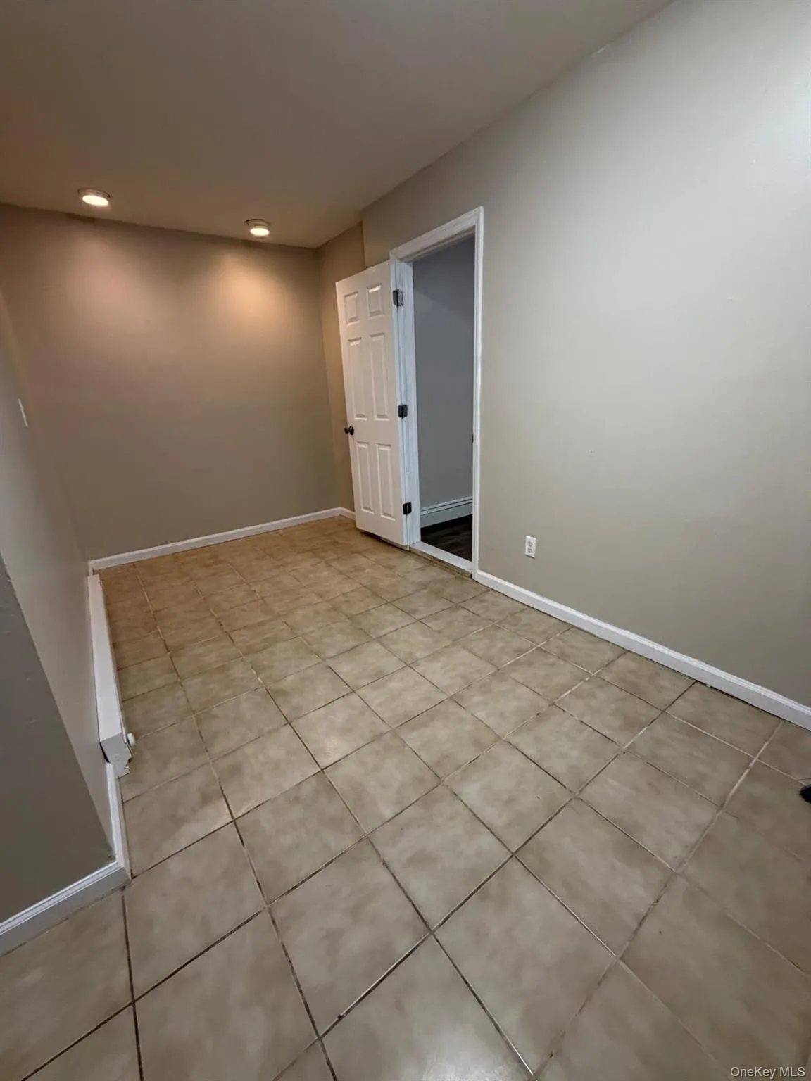 848 Sunrise Highway, West Babylon, NY, 4 Bedroom Bedrooms, 8 Room Rooms,3 BathroomBathrooms,Residential Lease,For Rent,Sunrise,0,1059176 848 Sunrise Highway, West Babylon, NY, 4 Bedroom Bedrooms, 8 Room Rooms,3 BathroomBathrooms,Residential Lease,For Rent,Sunrise,0,1059176