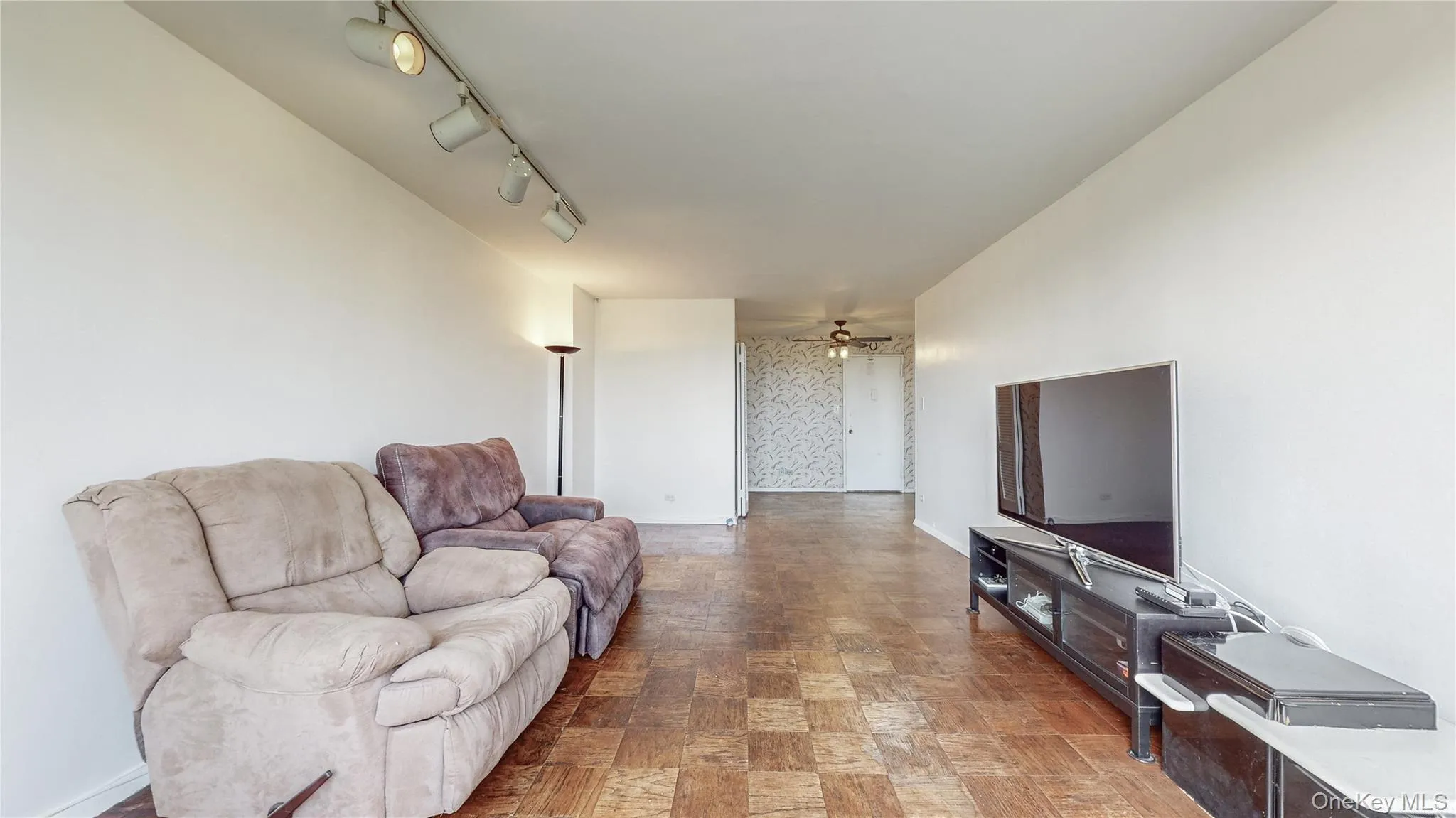 61-20 Grand Central Parkway, New York, NY, 1 Bedroom Bedrooms, 3 Rooms Rooms,1 BathroomBathrooms,Residential,For Rent,Grand Central Parkway,0,1059183 61-20 Grand Central Parkway, New York, NY, 1 Bedroom Bedrooms, 3 Rooms Rooms,1 BathroomBathrooms,Residential,For Rent,Grand Central Parkway,0,1059183
