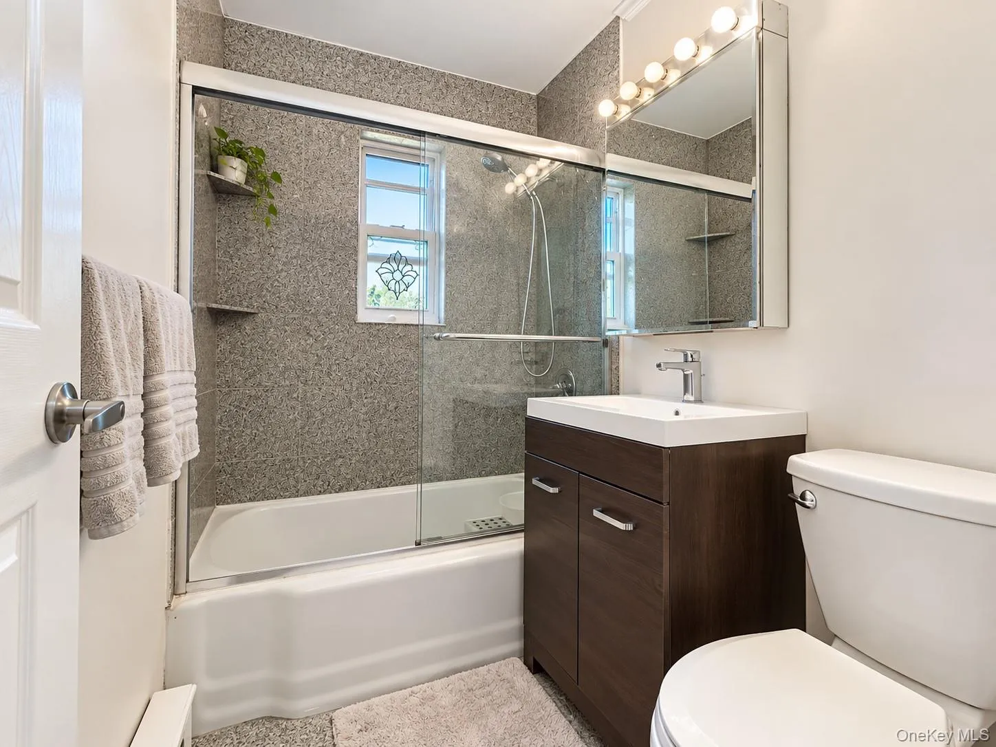 2 Mill Drive, North Hempstead, NY, 1 Bedroom Bedrooms, 4 Rooms Rooms,1 BathroomBathrooms,Residential,For Rent,Mill,0,1059188 2 Mill Drive, North Hempstead, NY, 1 Bedroom Bedrooms, 4 Rooms Rooms,1 BathroomBathrooms,Residential,For Rent,Mill,0,1059188
