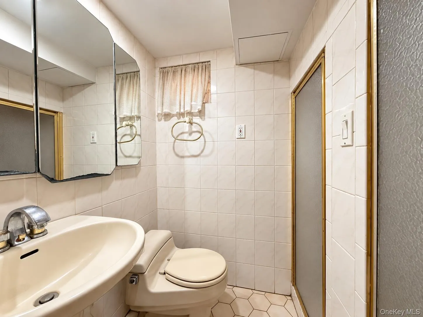 2829 Clearview Expressway, New York, NY, 3 Bedrooms Bedrooms, 8 Rooms Rooms,3 BathroomsBathrooms,Residential,For Rent,Clearview,0,1059191 2829 Clearview Expressway, New York, NY, 3 Bedrooms Bedrooms, 8 Rooms Rooms,3 BathroomsBathrooms,Residential,For Rent,Clearview,0,1059191