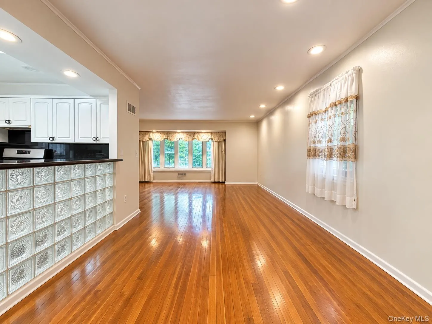 2829 Clearview Expressway, New York, NY, 3 Bedrooms Bedrooms, 8 Rooms Rooms,3 BathroomsBathrooms,Residential,For Rent,Clearview,0,1059191 2829 Clearview Expressway, New York, NY, 3 Bedrooms Bedrooms, 8 Rooms Rooms,3 BathroomsBathrooms,Residential,For Rent,Clearview,0,1059191