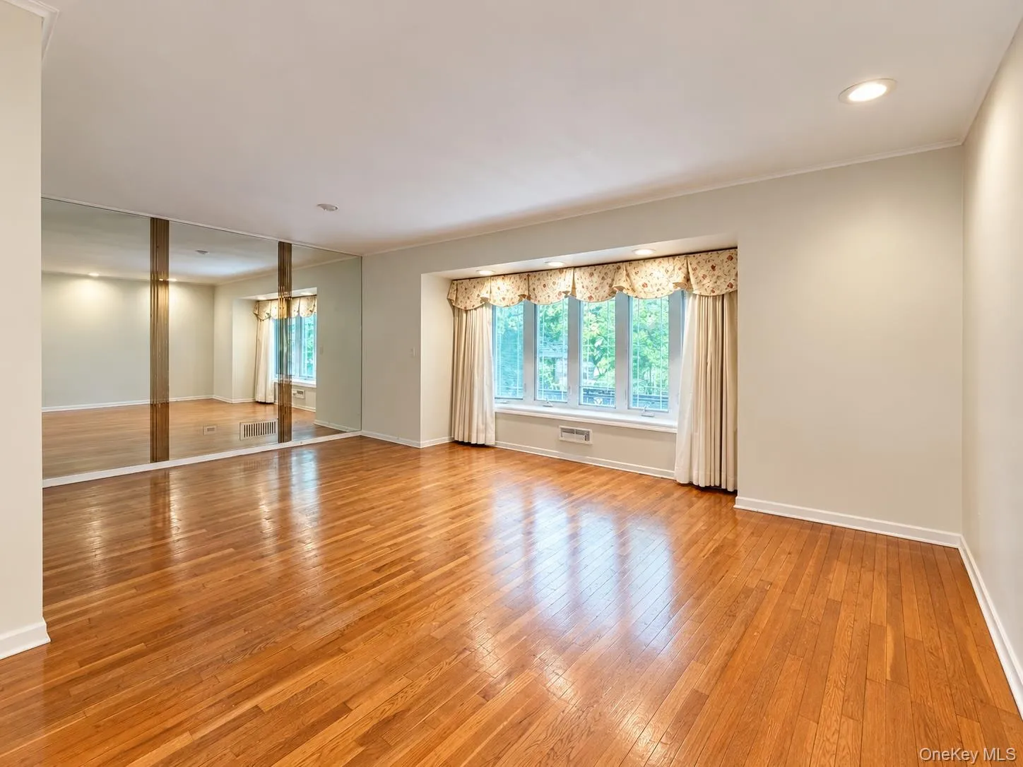 2829 Clearview Expressway, New York, NY, 3 Bedrooms Bedrooms, 8 Rooms Rooms,3 BathroomsBathrooms,Residential,For Rent,Clearview,0,1059191 2829 Clearview Expressway, New York, NY, 3 Bedrooms Bedrooms, 8 Rooms Rooms,3 BathroomsBathrooms,Residential,For Rent,Clearview,0,1059191