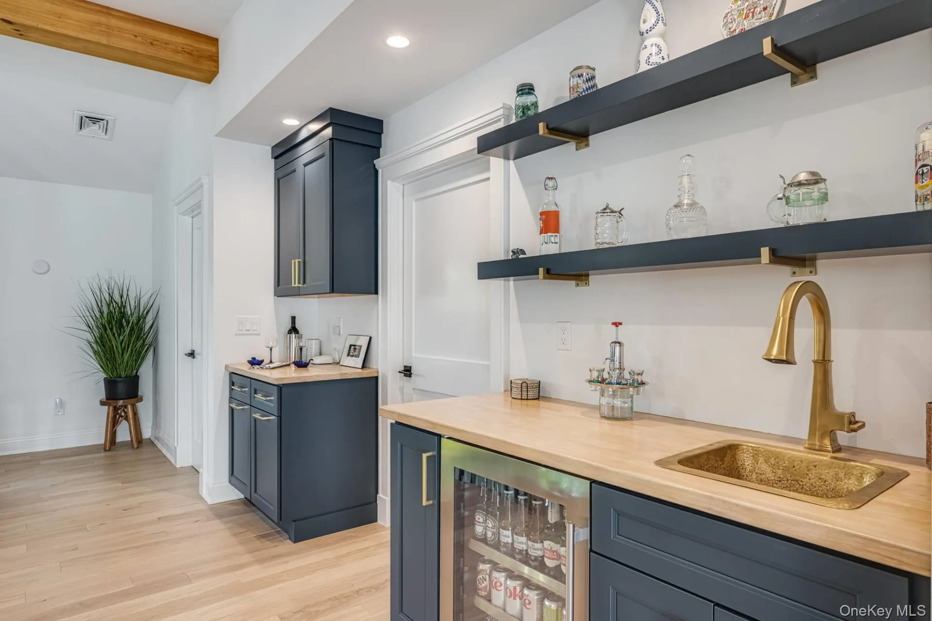 45 Columbine Avenue, Southampton, NY, 4 Bedroom Bedrooms, 4 Room Rooms,3 BathroomBathrooms,Residential Lease,For Rent,Columbine,0,1059200 45 Columbine Avenue, Southampton, NY, 4 Bedroom Bedrooms, 4 Room Rooms,3 BathroomBathrooms,Residential Lease,For Rent,Columbine,0,1059200