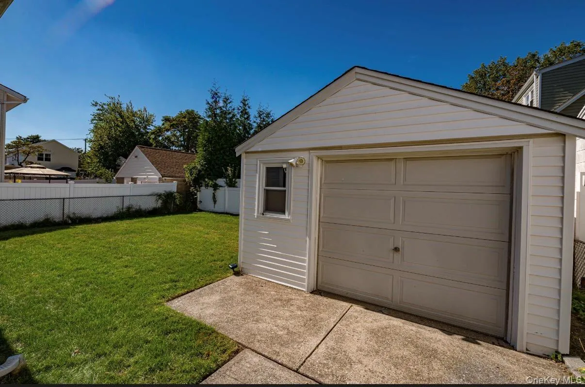 1.5 Car Detached Garage 1.5 Car Detached Garage