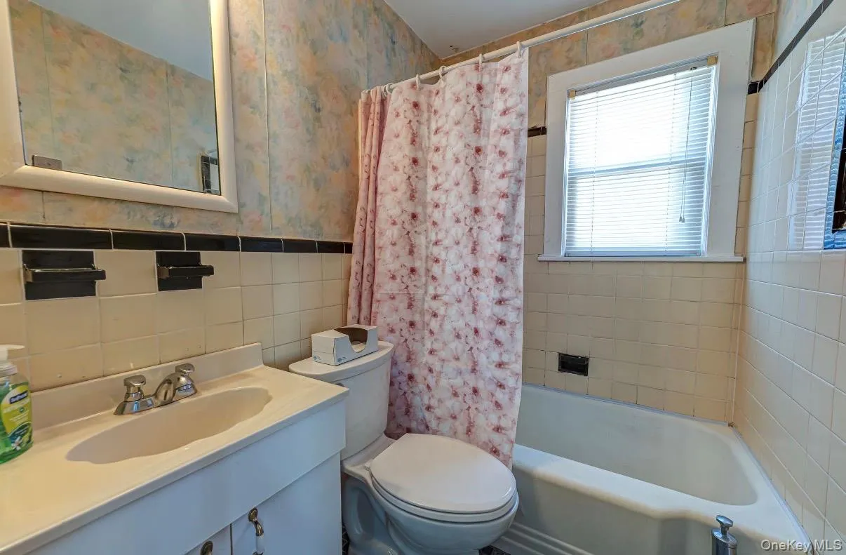 Full Bath Full Bath