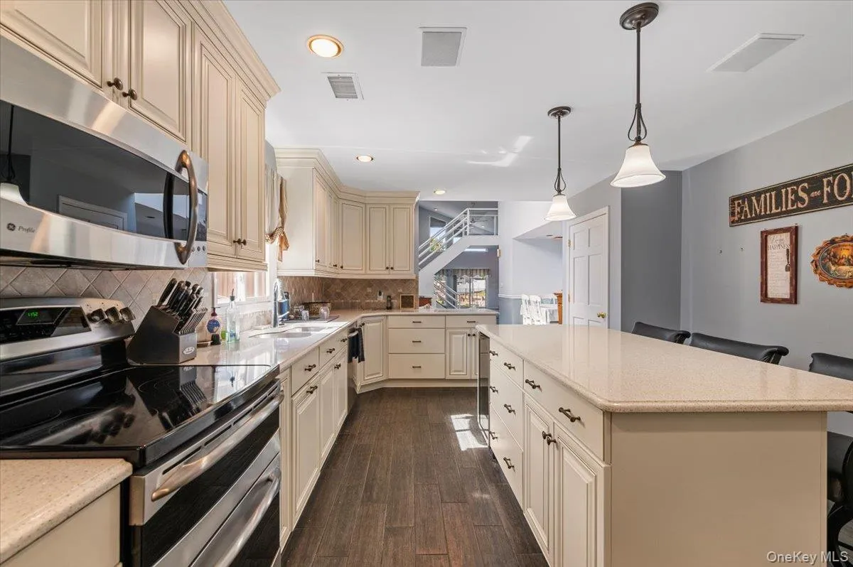 2 Fairfax Road, Oyster Bay, NY, 5 Bedrooms Bedrooms, 16 Rooms Rooms,4 BathroomsBathrooms,Residential,For Rent,Fairfax,0,1059209 2 Fairfax Road, Oyster Bay, NY, 5 Bedrooms Bedrooms, 16 Rooms Rooms,4 BathroomsBathrooms,Residential,For Rent,Fairfax,0,1059209