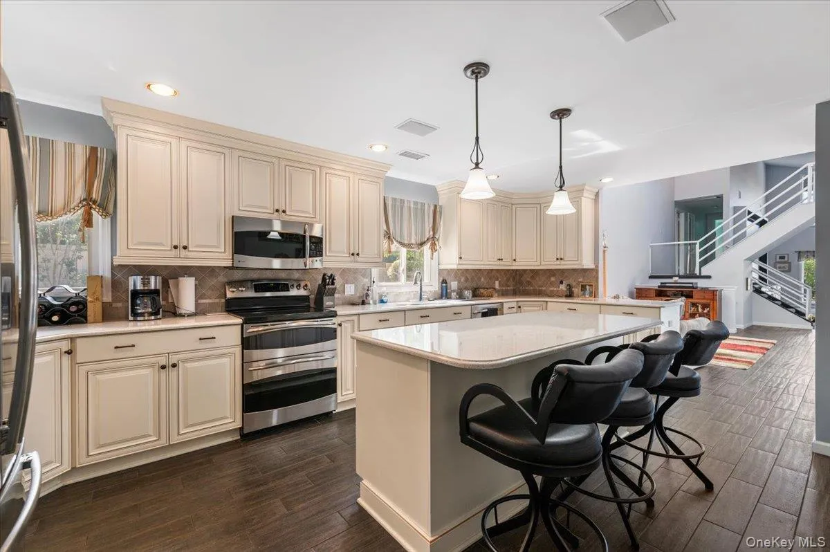 2 Fairfax Road, Oyster Bay, NY, 5 Bedrooms Bedrooms, 16 Rooms Rooms,4 BathroomsBathrooms,Residential,For Rent,Fairfax,0,1059209 2 Fairfax Road, Oyster Bay, NY, 5 Bedrooms Bedrooms, 16 Rooms Rooms,4 BathroomsBathrooms,Residential,For Rent,Fairfax,0,1059209