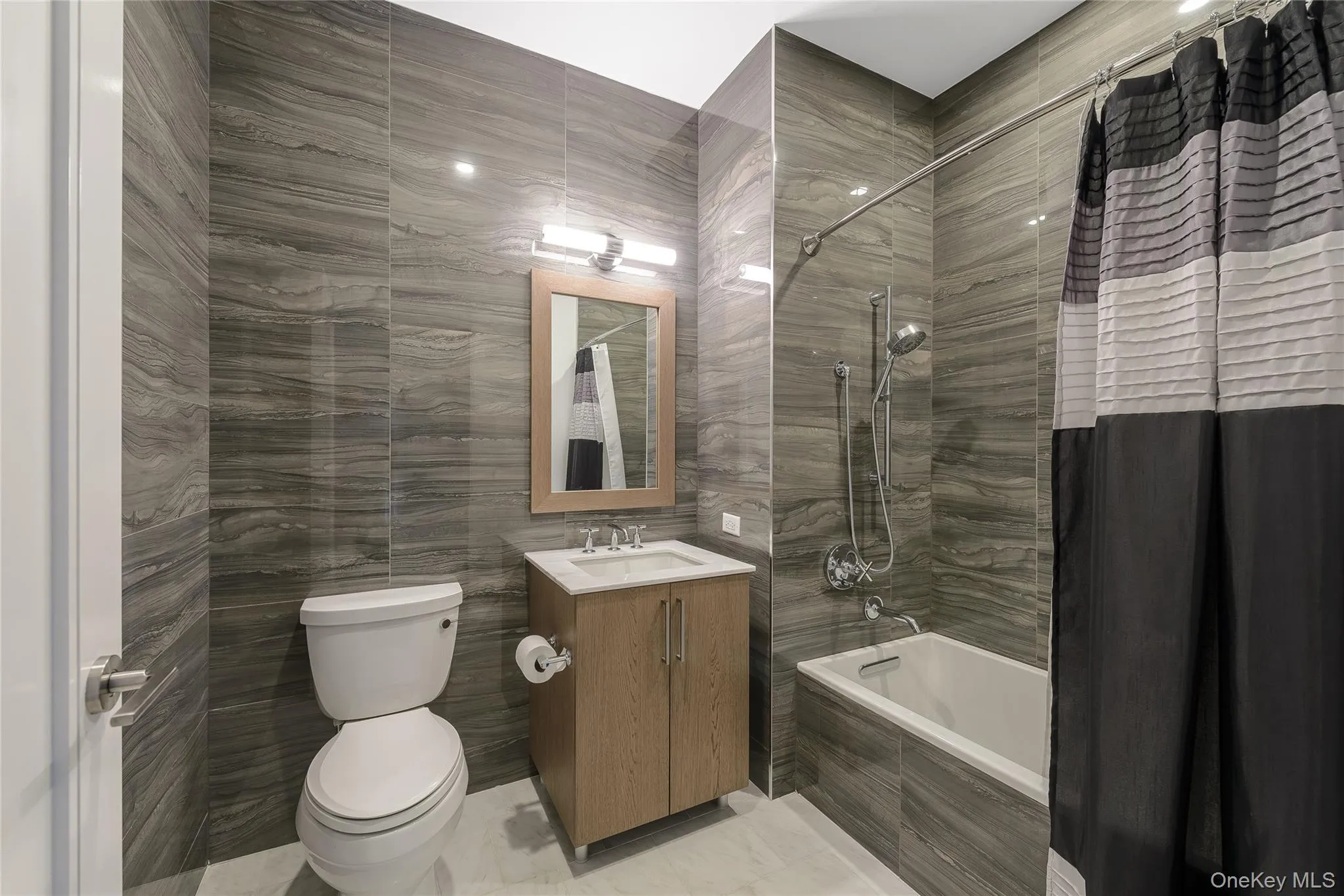 100 Garvies Point Road, Glen Cove, NY, 2 Bedroom Bedrooms, 4 Room Rooms,2 BathroomBathrooms,Residential Lease,For Rent,Garvies Point,0,1059210 100 Garvies Point Road, Glen Cove, NY, 2 Bedroom Bedrooms, 4 Room Rooms,2 BathroomBathrooms,Residential Lease,For Rent,Garvies Point,0,1059210