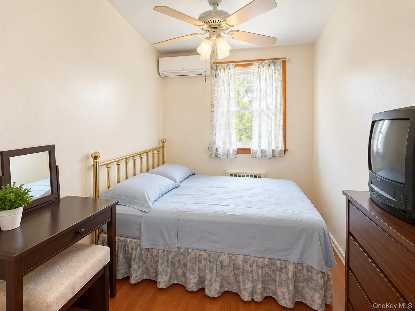147-41 78th Road, New York, NY, 3 Bedrooms Bedrooms, 6 Rooms Rooms,1 BathroomBathrooms,Residential,For Rent,78th,0,1059220 147-41 78th Road, New York, NY, 3 Bedrooms Bedrooms, 6 Rooms Rooms,1 BathroomBathrooms,Residential,For Rent,78th,0,1059220