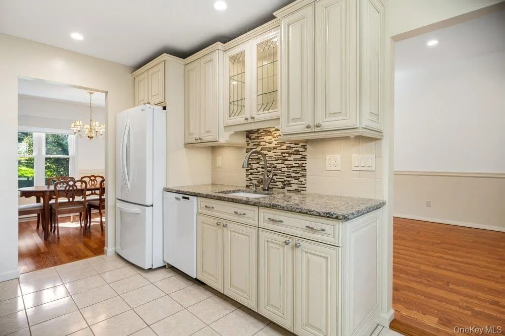 1406 Gotham Court, Smithtown, NY, 2 Bedrooms Bedrooms, 5 Rooms Rooms,2 BathroomsBathrooms,Residential,For Rent,Gotham,0,1059243 1406 Gotham Court, Smithtown, NY, 2 Bedrooms Bedrooms, 5 Rooms Rooms,2 BathroomsBathrooms,Residential,For Rent,Gotham,0,1059243