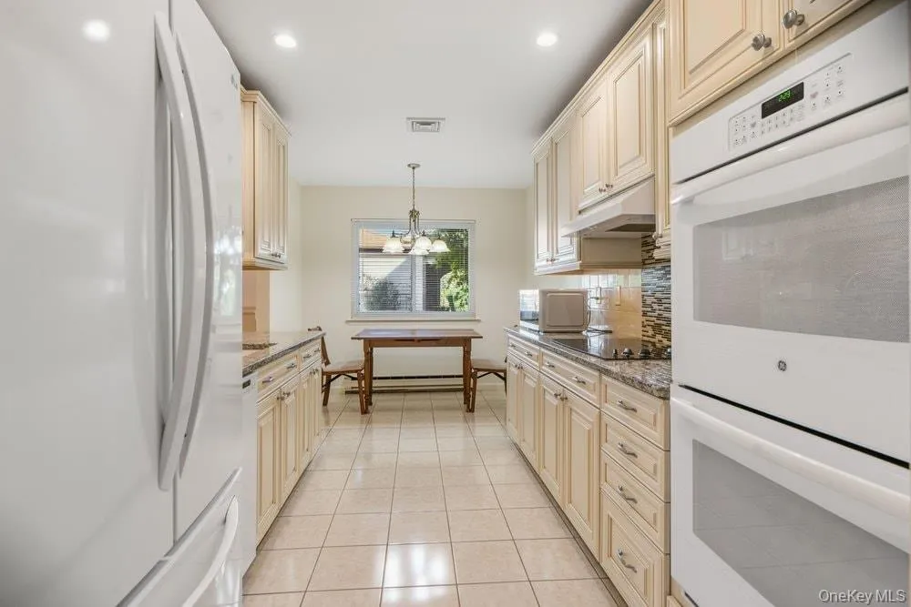 1406 Gotham Court, Smithtown, NY, 2 Bedrooms Bedrooms, 5 Rooms Rooms,2 BathroomsBathrooms,Residential,For Rent,Gotham,0,1059243 1406 Gotham Court, Smithtown, NY, 2 Bedrooms Bedrooms, 5 Rooms Rooms,2 BathroomsBathrooms,Residential,For Rent,Gotham,0,1059243